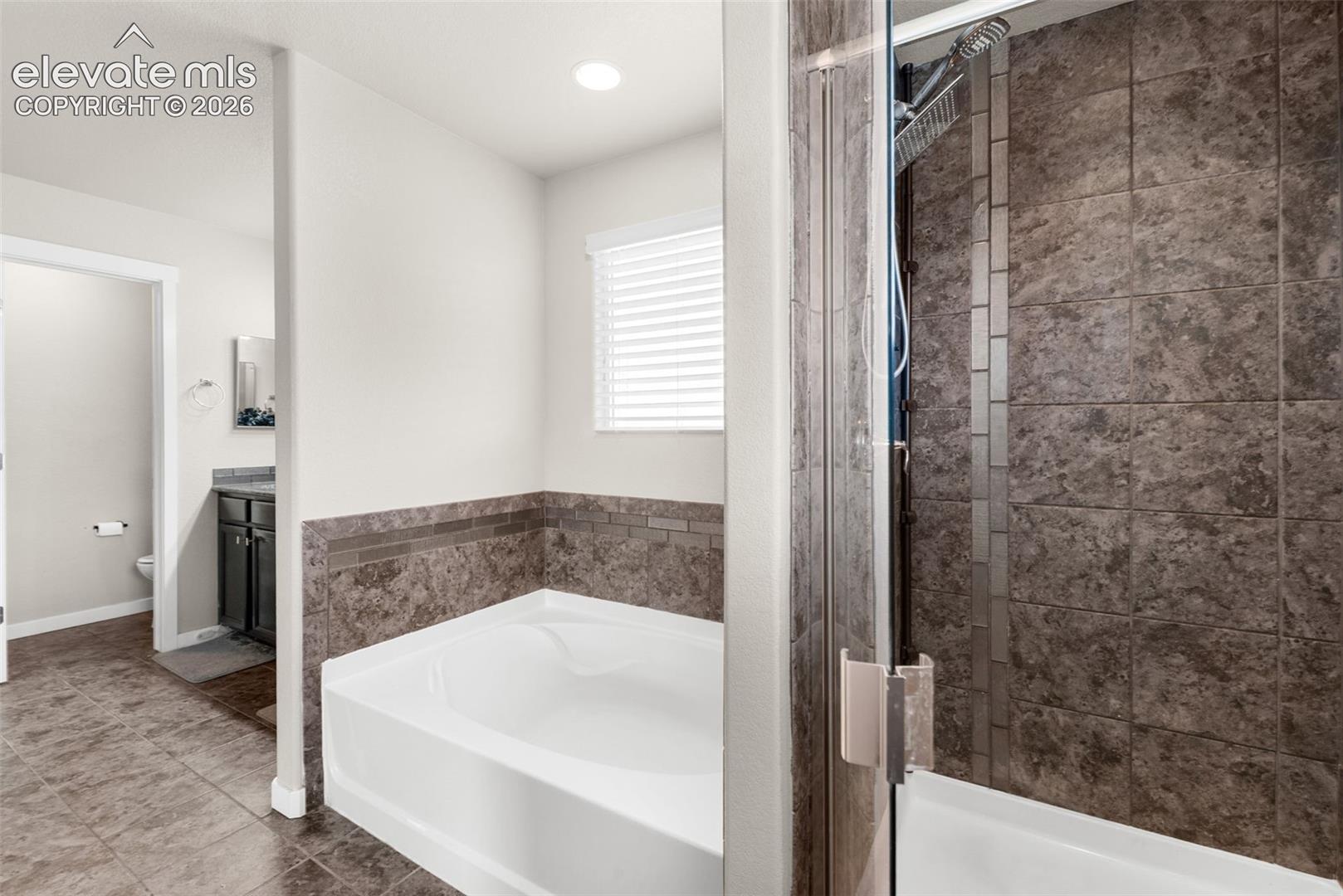 Listing photo 21 for 7437 Bigtooth Maple Drive
