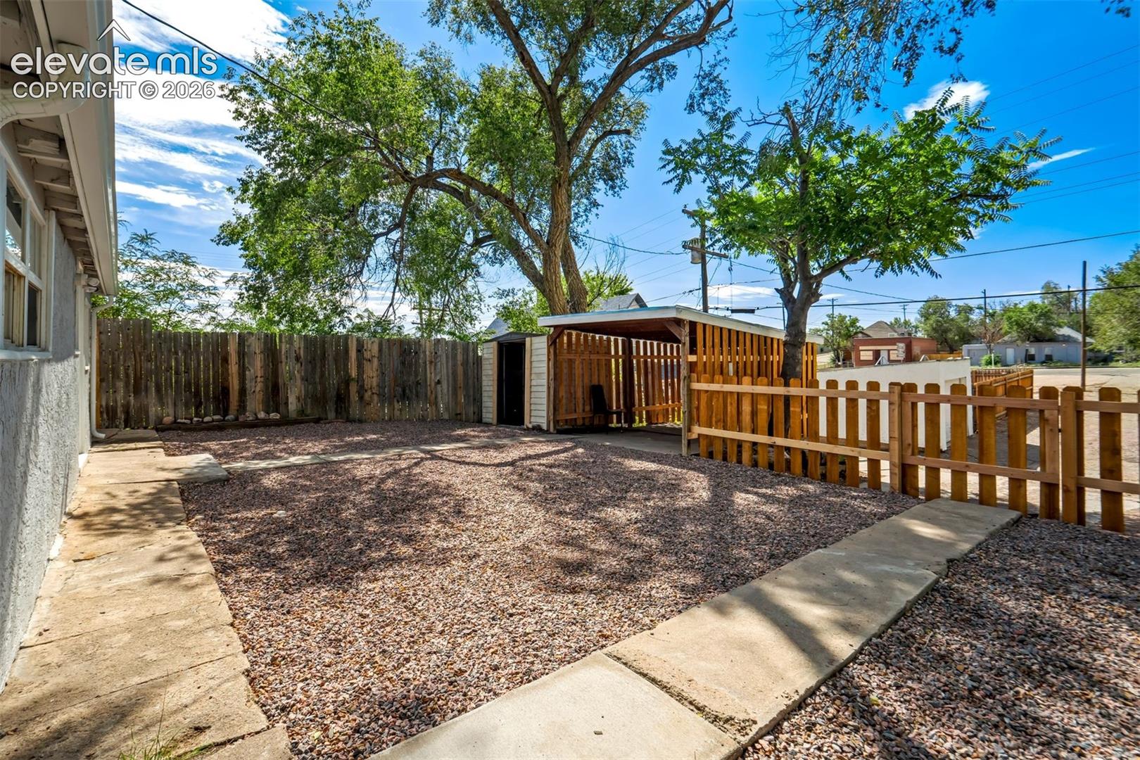 Listing photo 28 for 316 E 2nd Street