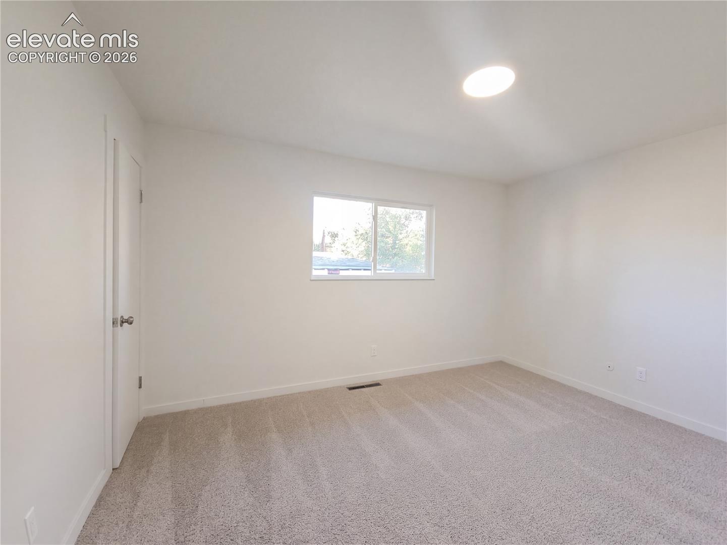 Listing photo 4 for 1136 Cambridge Avenue