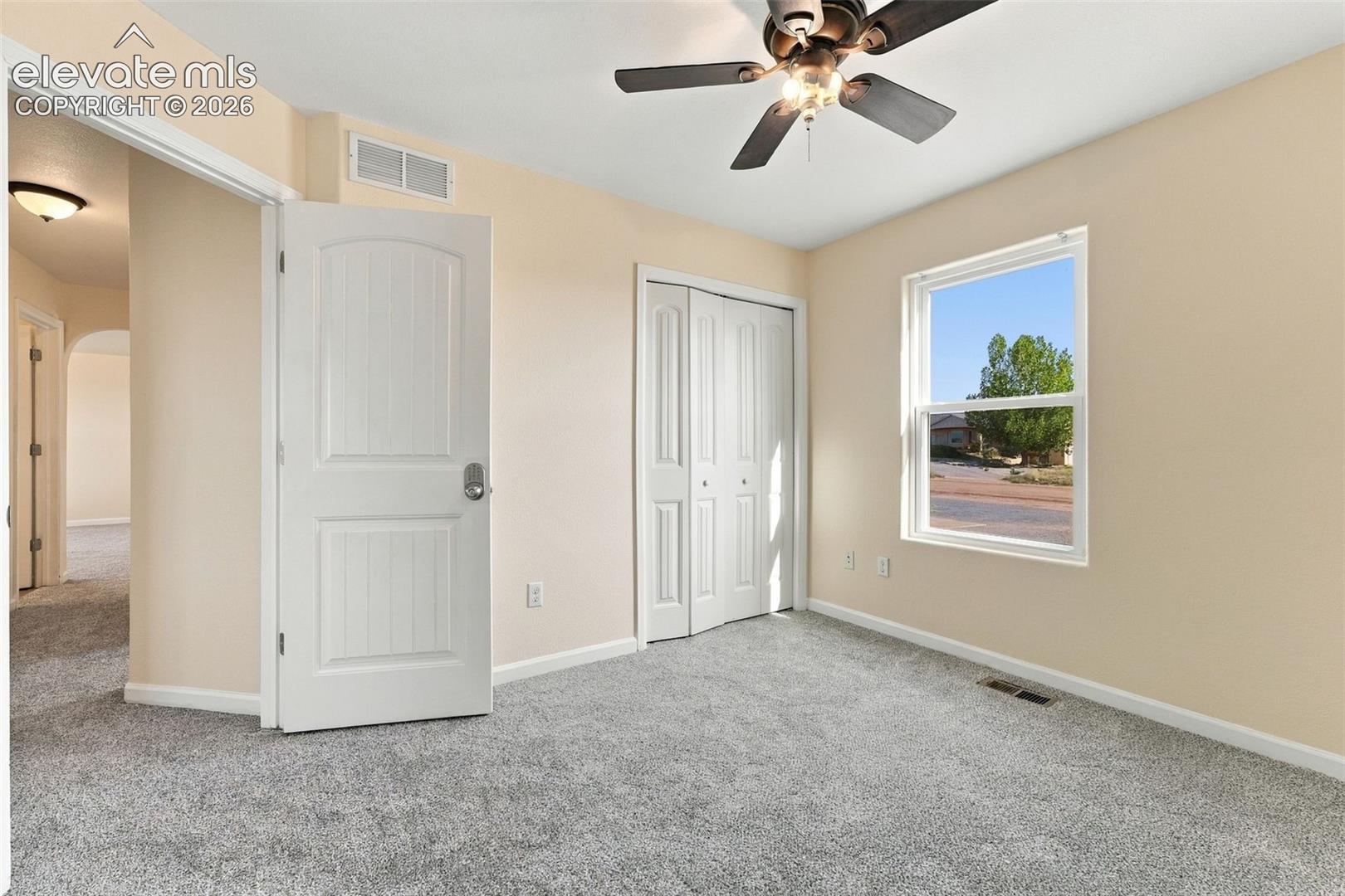 Listing photo 10 for 1385 N Challenger Drive