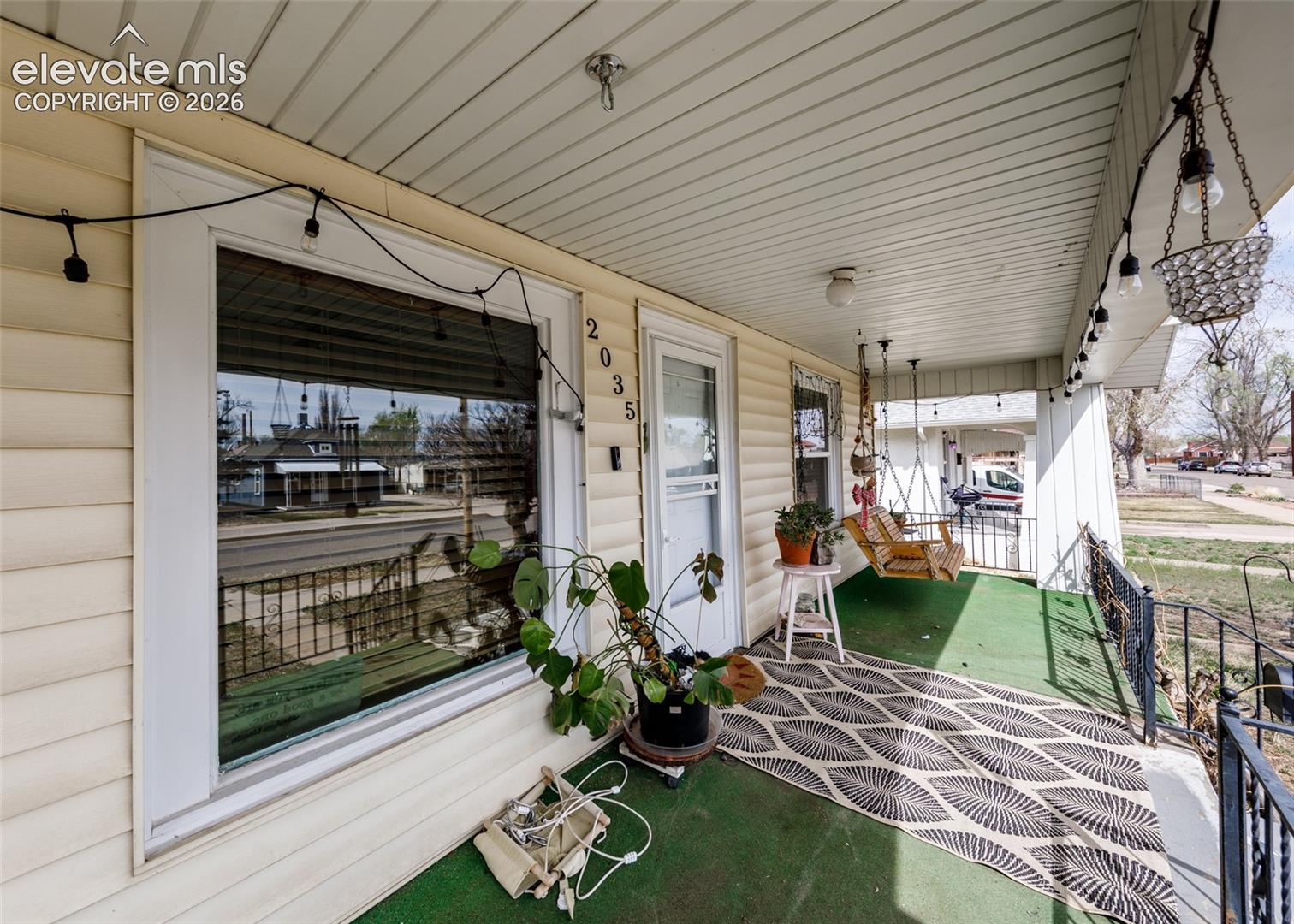 Listing photo 4 for 2035 Pine Street