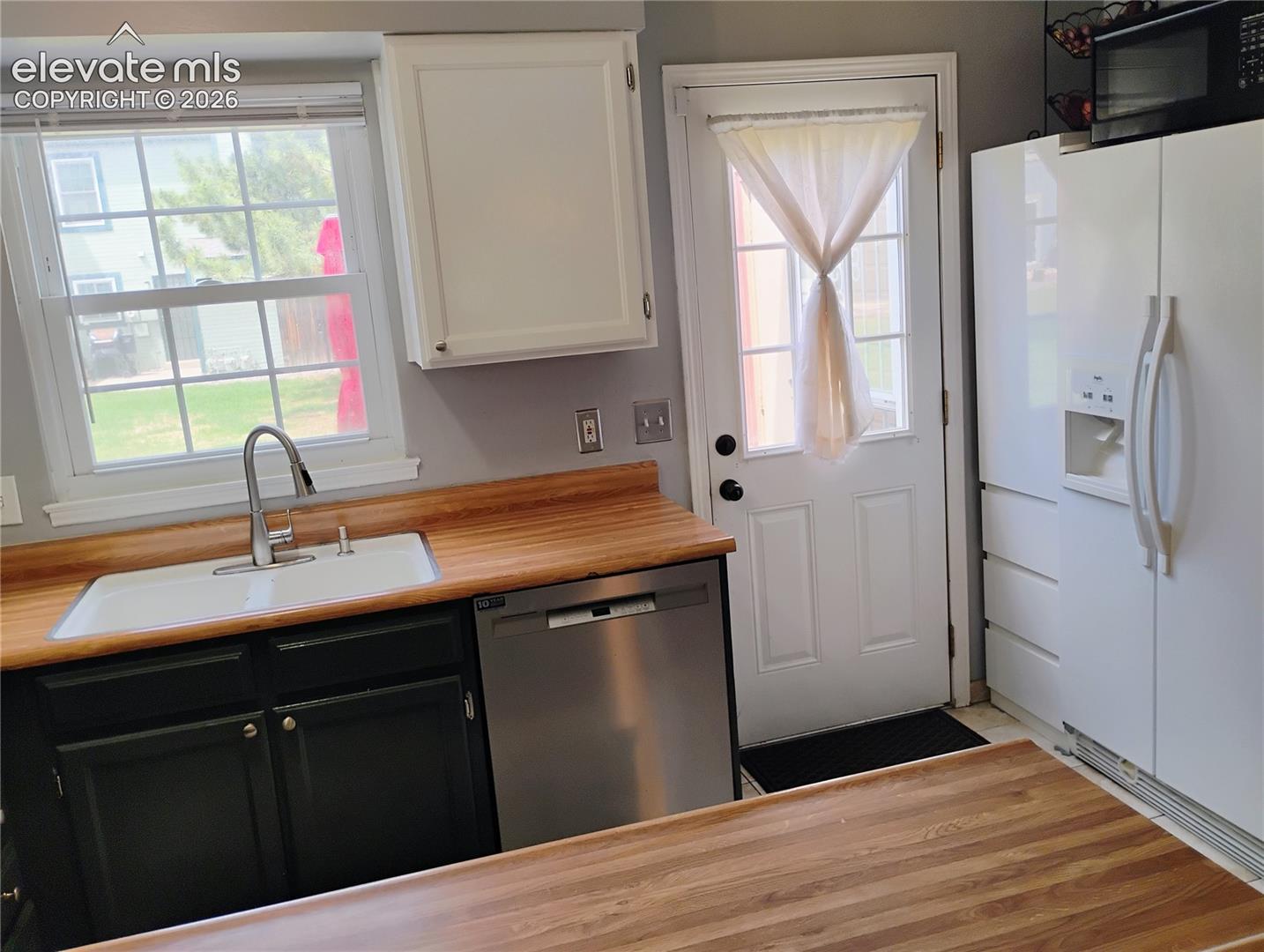 14232 Hawaii Circle, photo 4