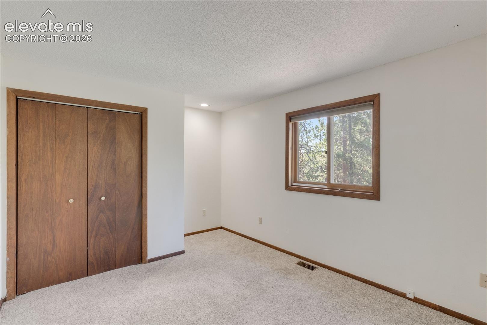 Listing photo 28 for 1257 W Midland Avenue