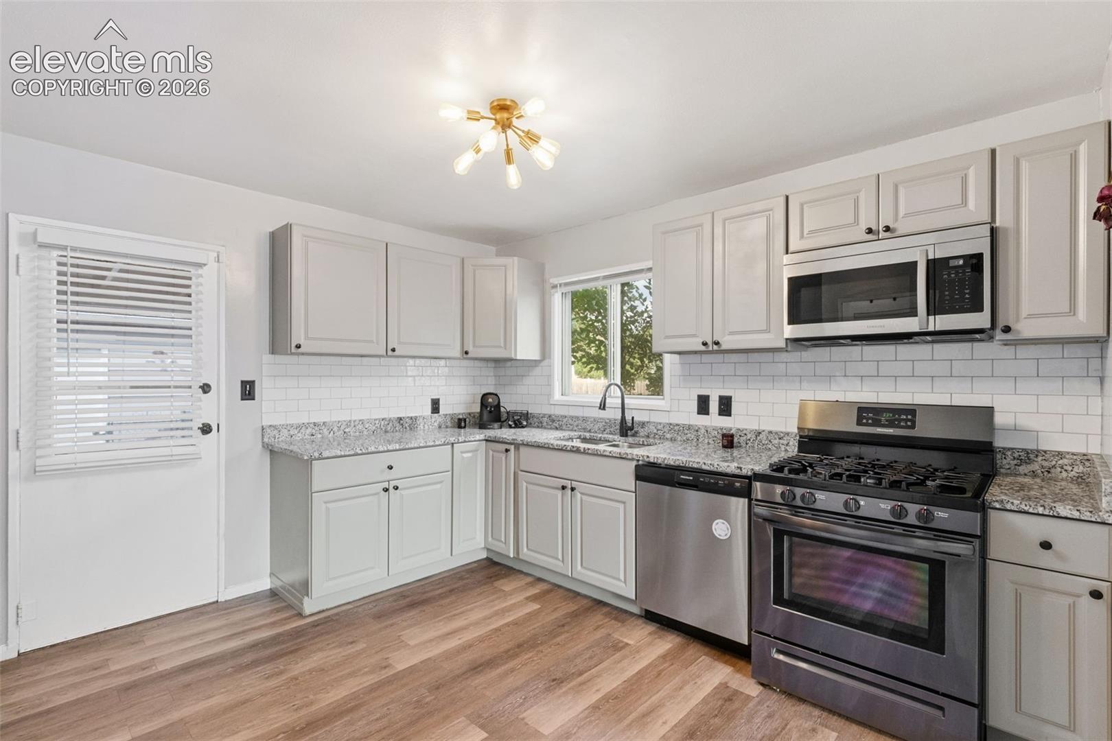 Listing photo 8 for 1138 Florence Avenue