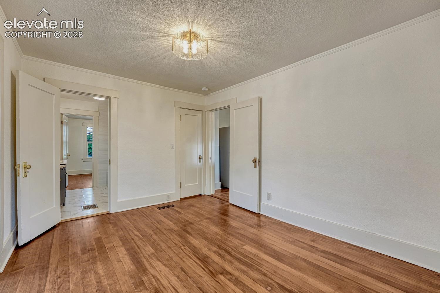 Listing photo 25 for 209 E Washington Street
