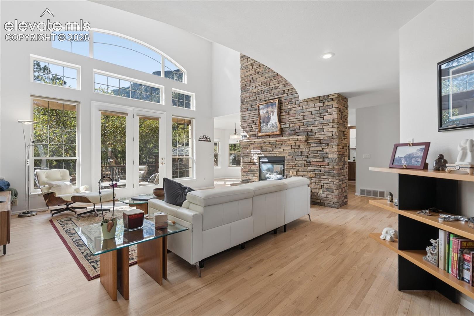 Listing photo 6 for 5830 Broadmoor Bluffs Drive