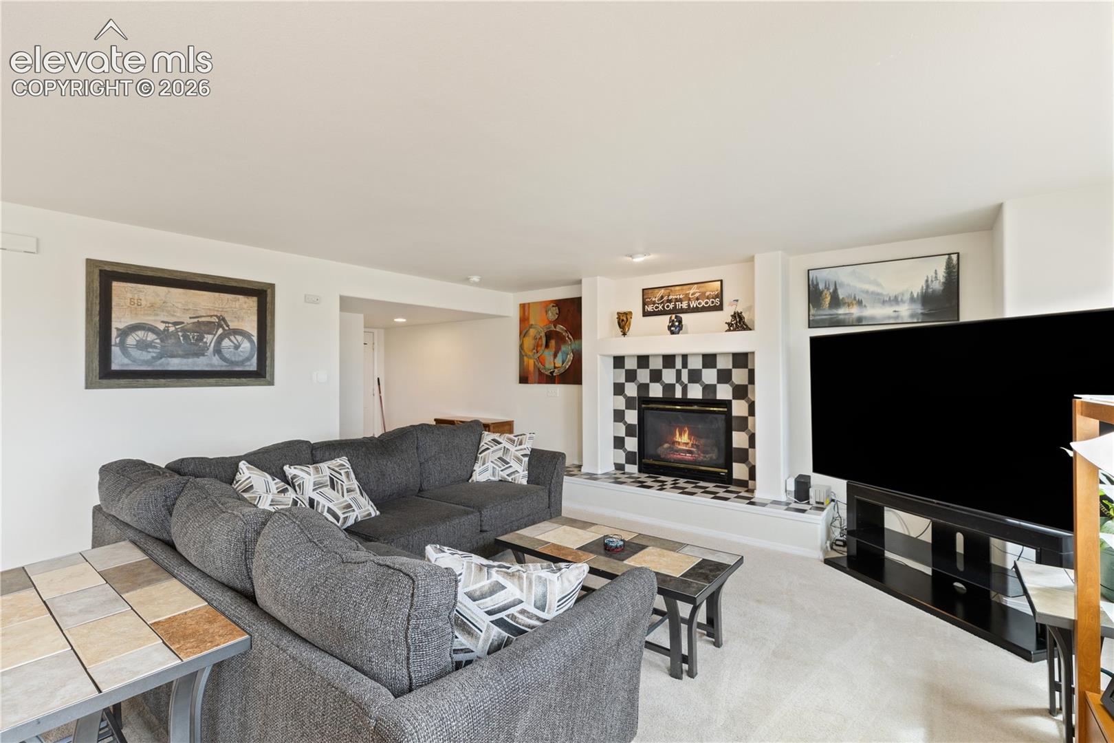 Listing photo 7 for 3916 Roan Drive