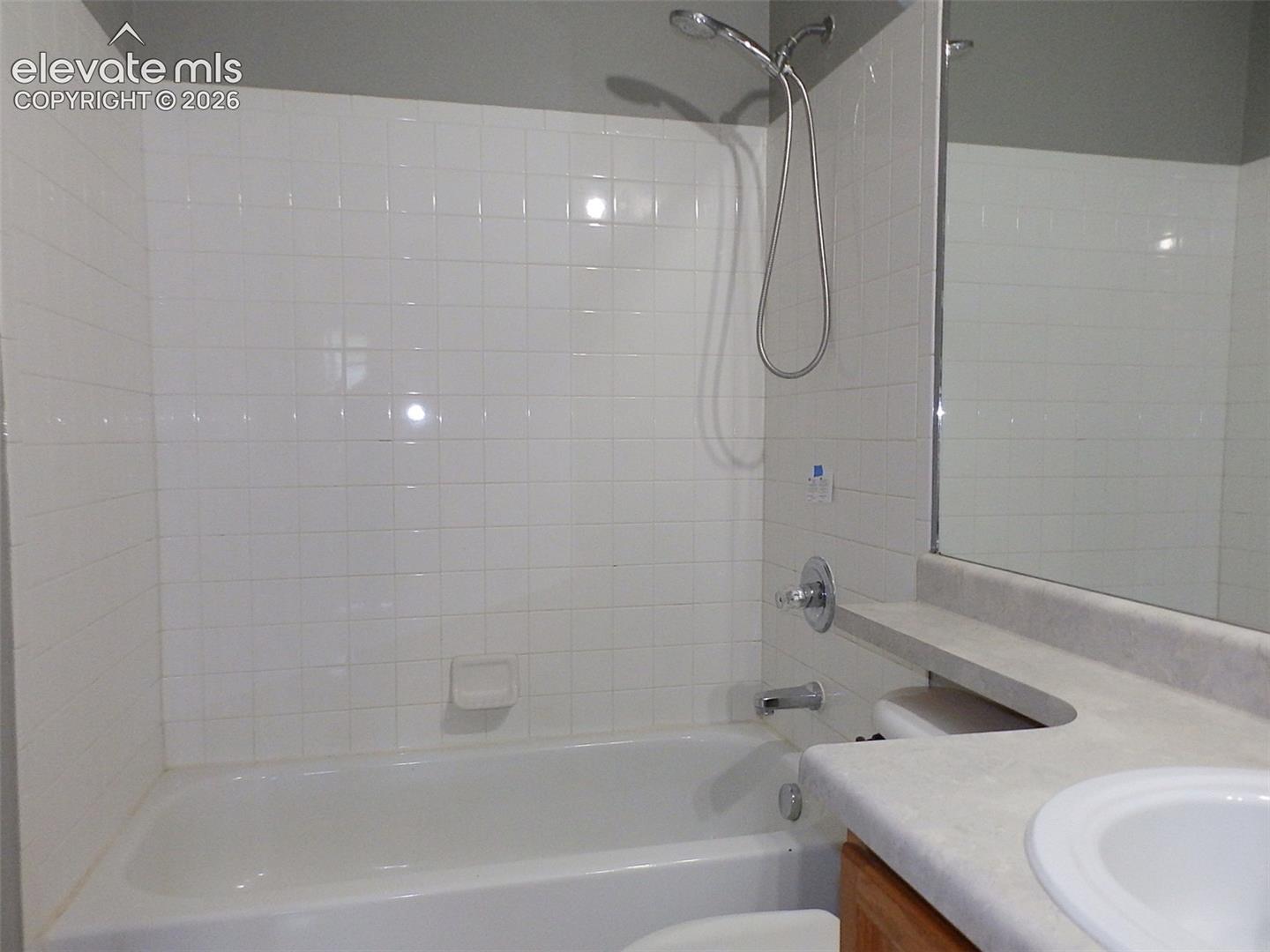 Listing photo 10 for 803 Ridgebury Place