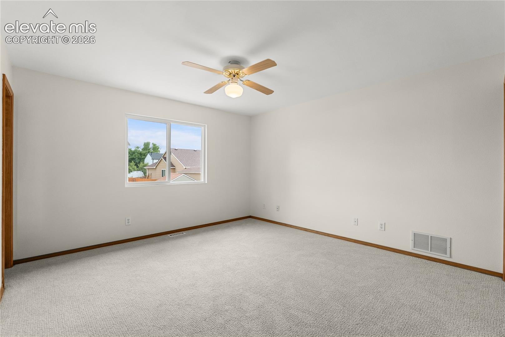 Listing photo 19 for 890 N Candlestar Loop