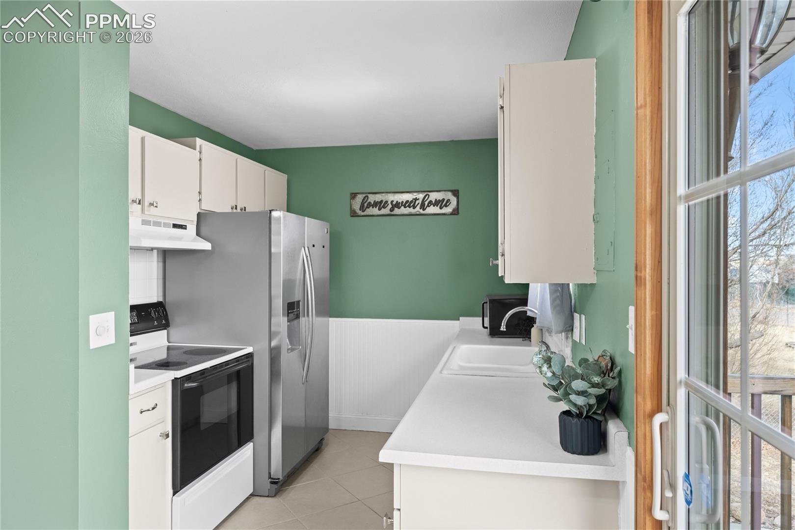 Listing photo 6 for 1325 Southmoor Drive