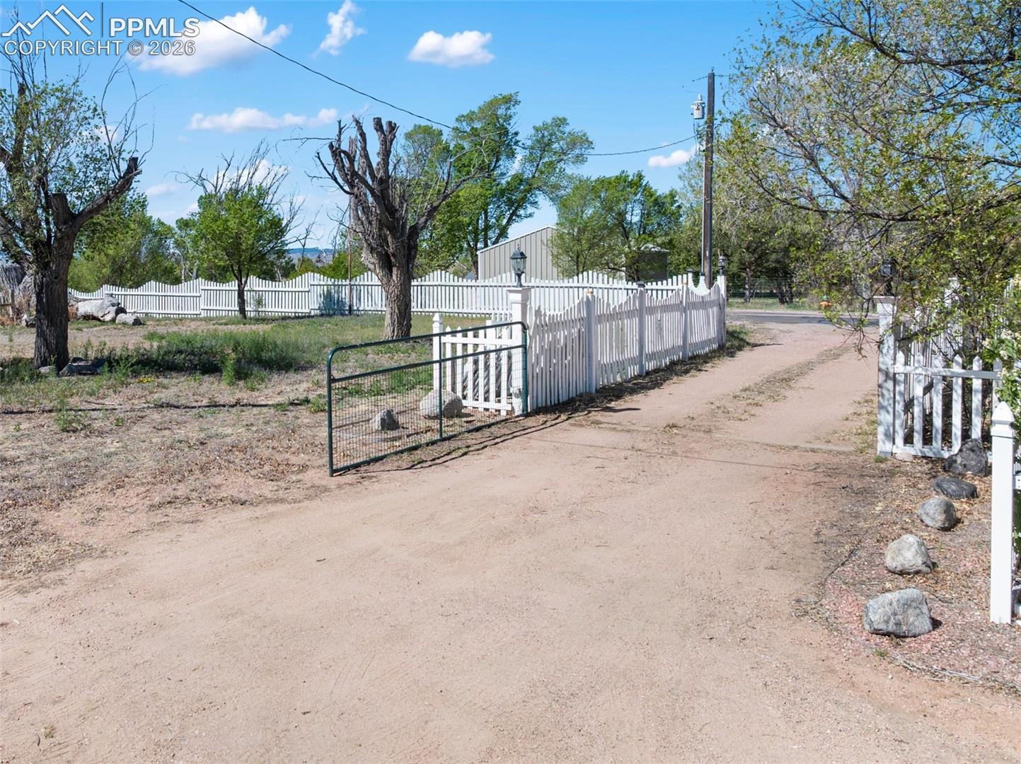 Listing photo 3 for 10355 Link Road