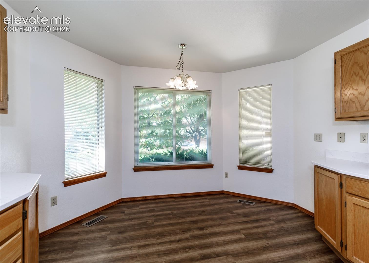 Listing photo 6 for 8161 Scarborough Drive
