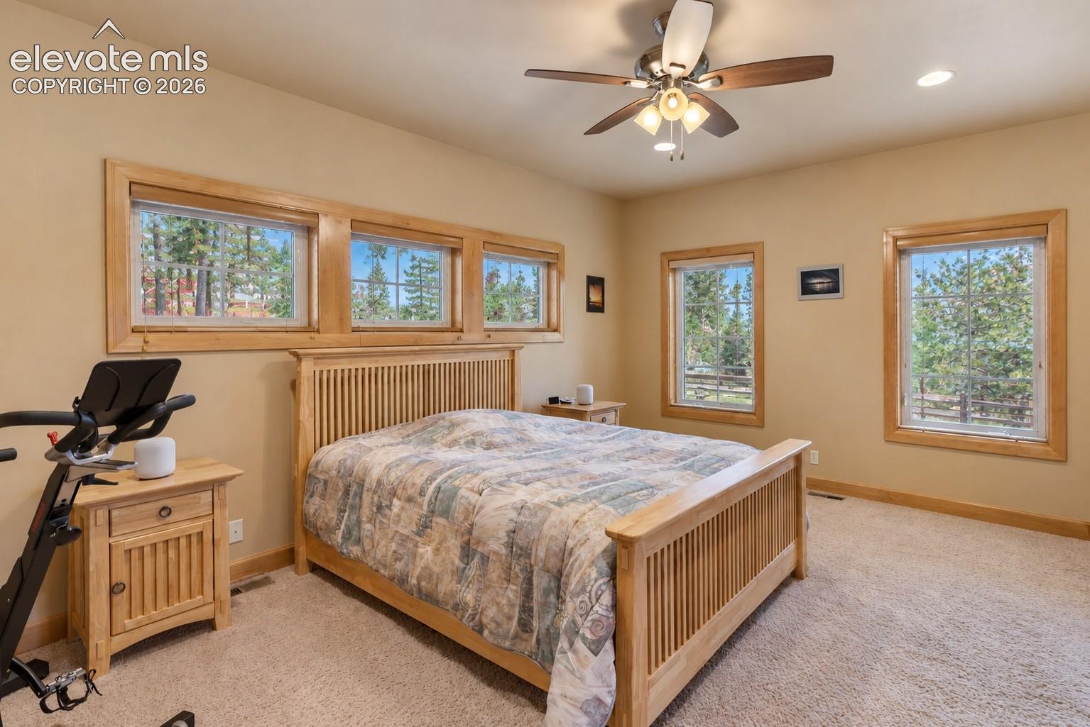 Listing photo 9 for 410 Karen Lane