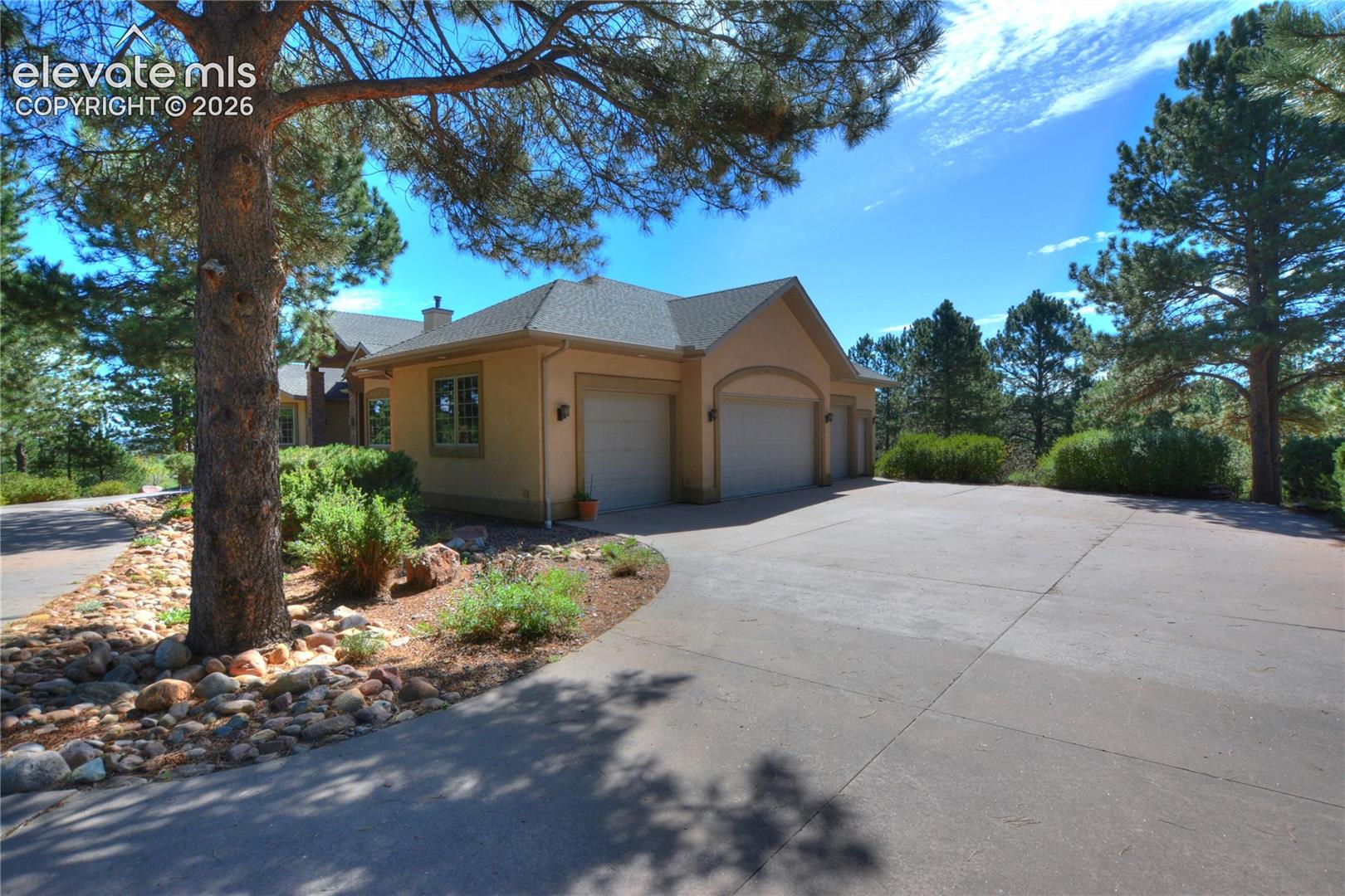 Listing photo 7 for 19315 Bardsley Place