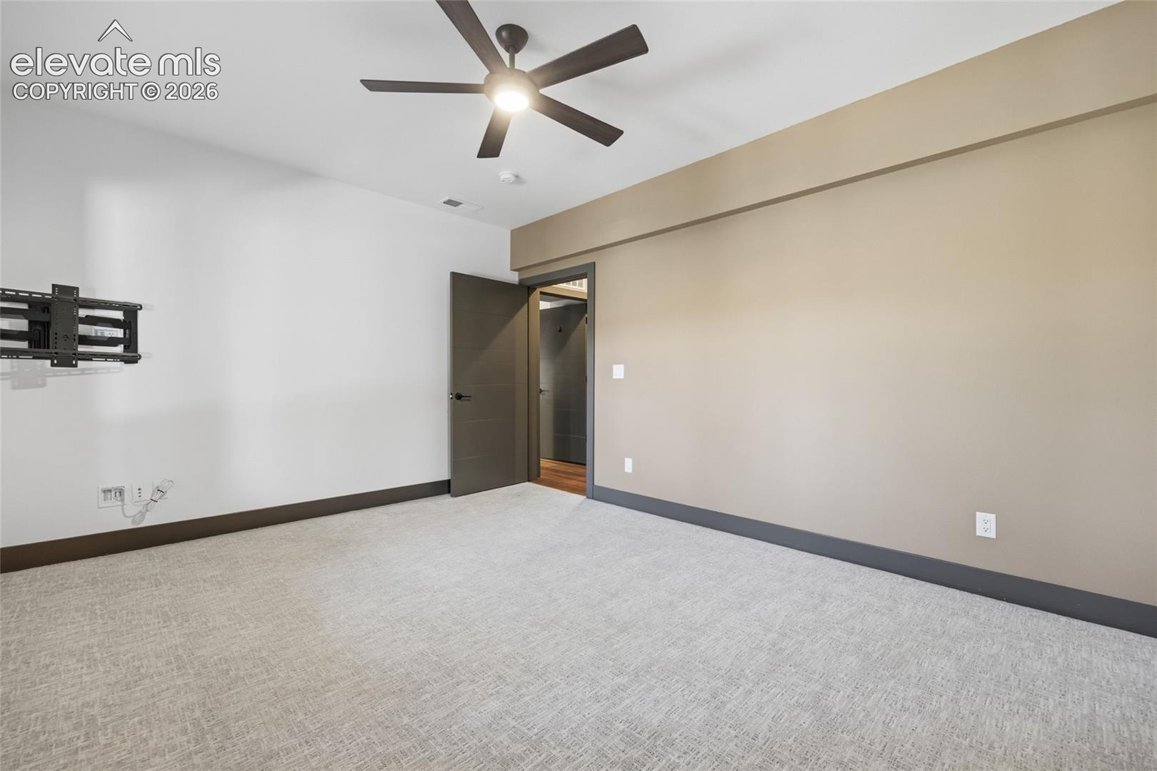 Listing photo 42 for 449 Oxford Lane