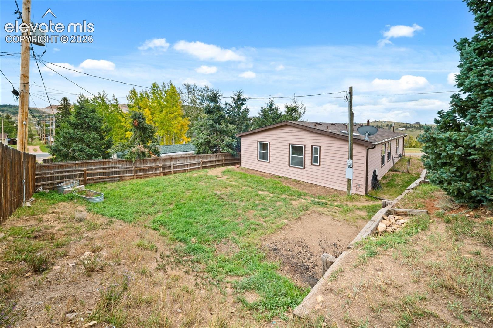 Listing photo 22 for 413 W Eaton Avenue