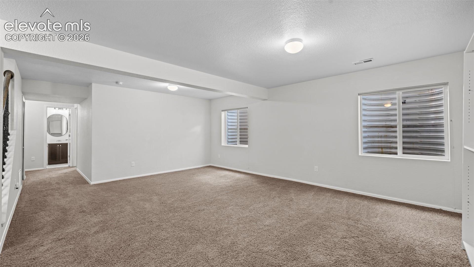 Listing photo 27 for 8068 Hollygrape Lane