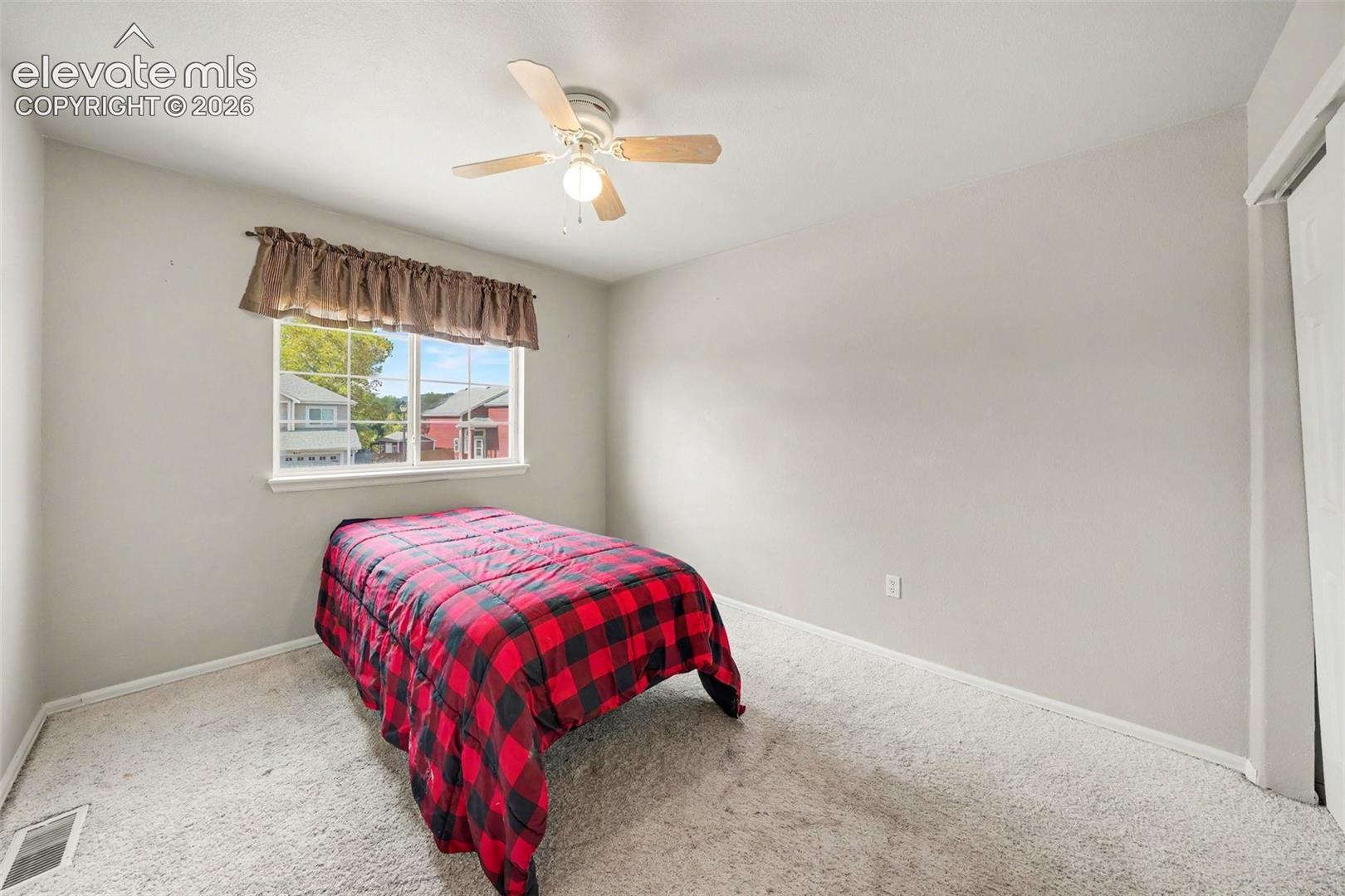 Listing photo 17 for 912 Legend Oak Drive