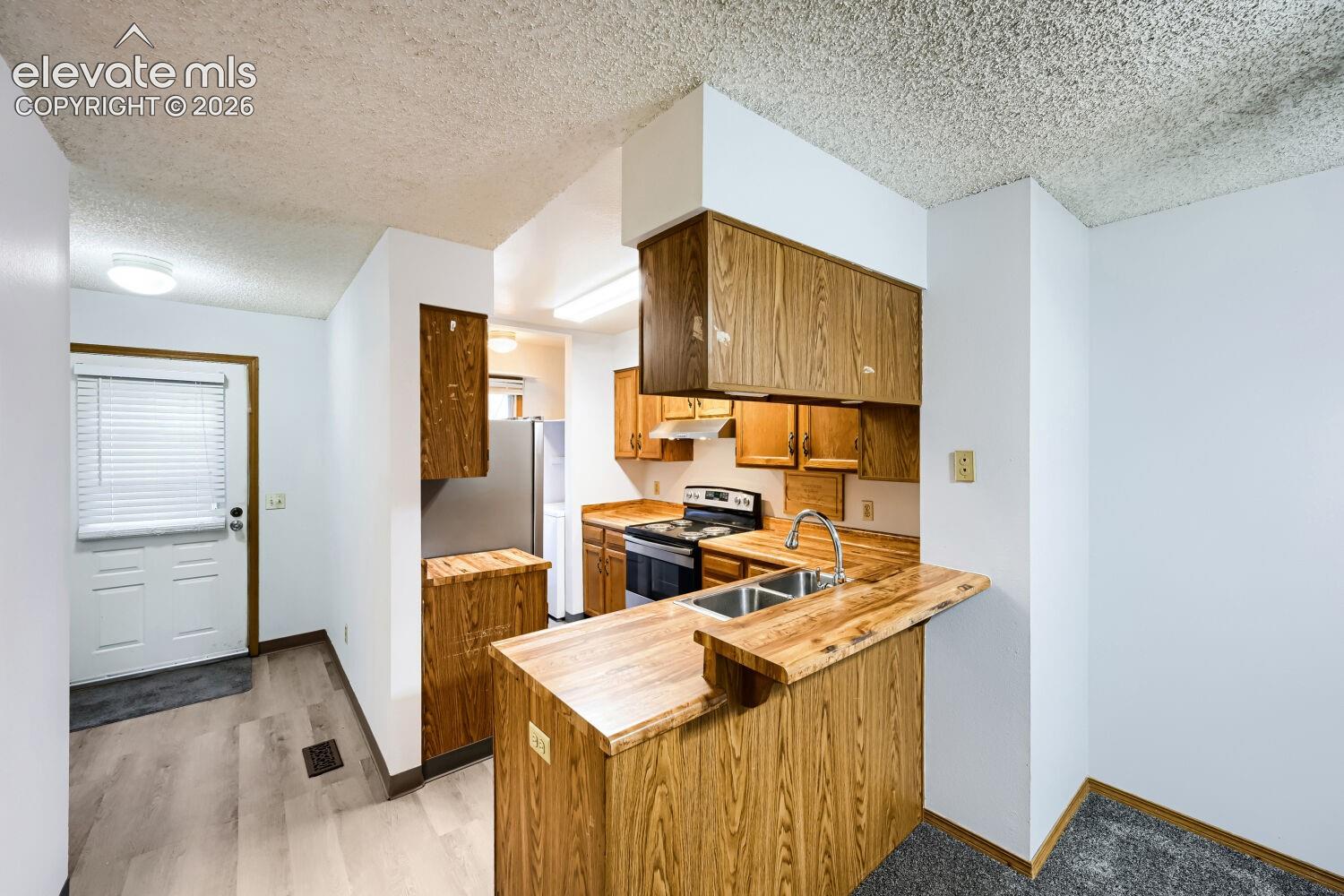 Listing photo 7 for 3515 Queen Anne Way