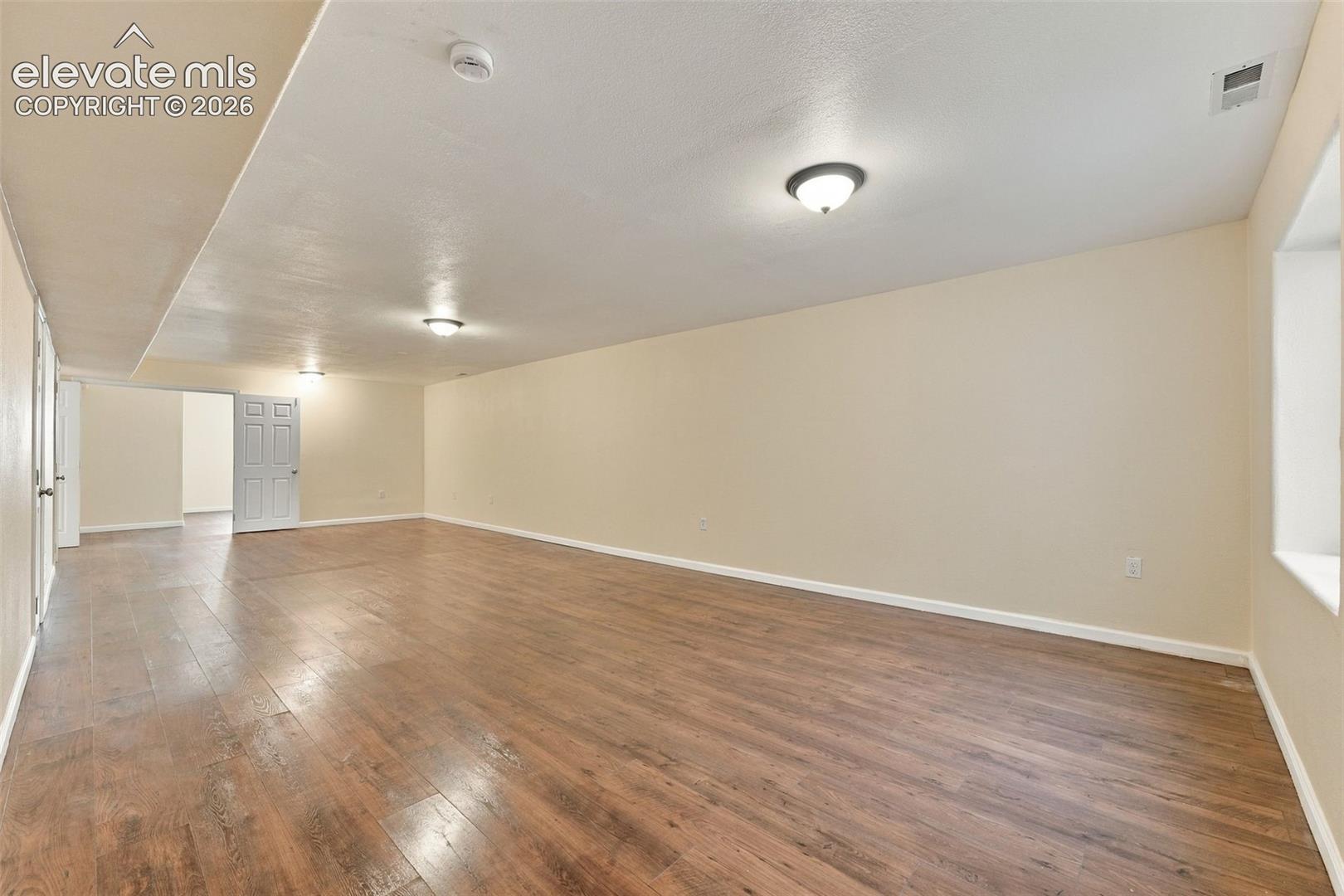 Listing photo 24 for 1385 N Challenger Drive