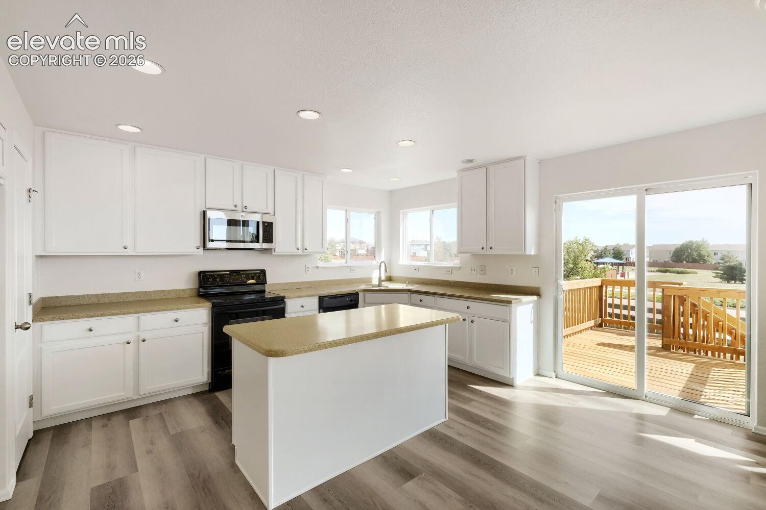 Listing photo 12 for 10025 everglades Drive