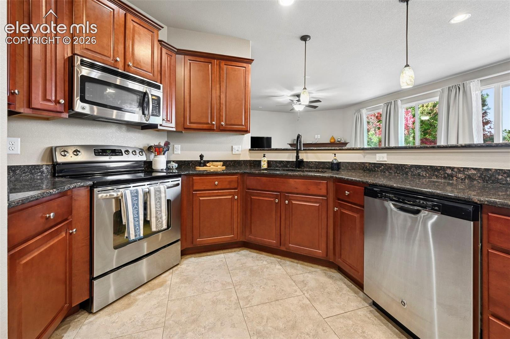 Listing photo 2 for 10484 Mile Post Loop