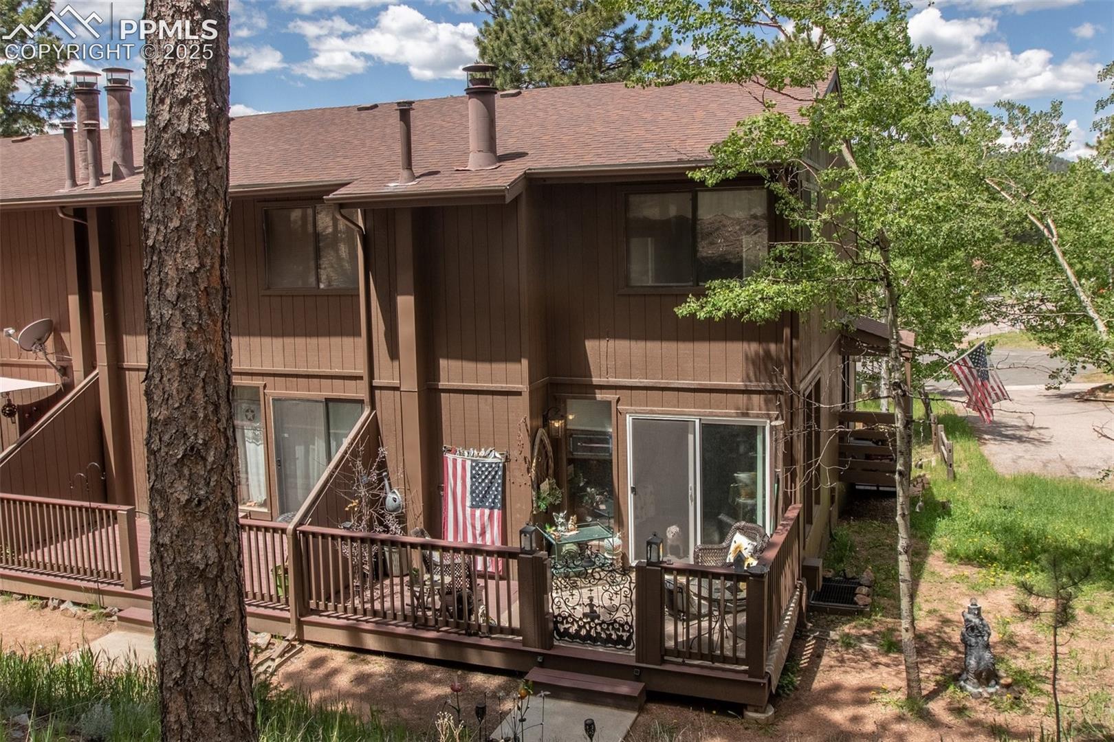 Listing photo 30 for 560 Manor Court A