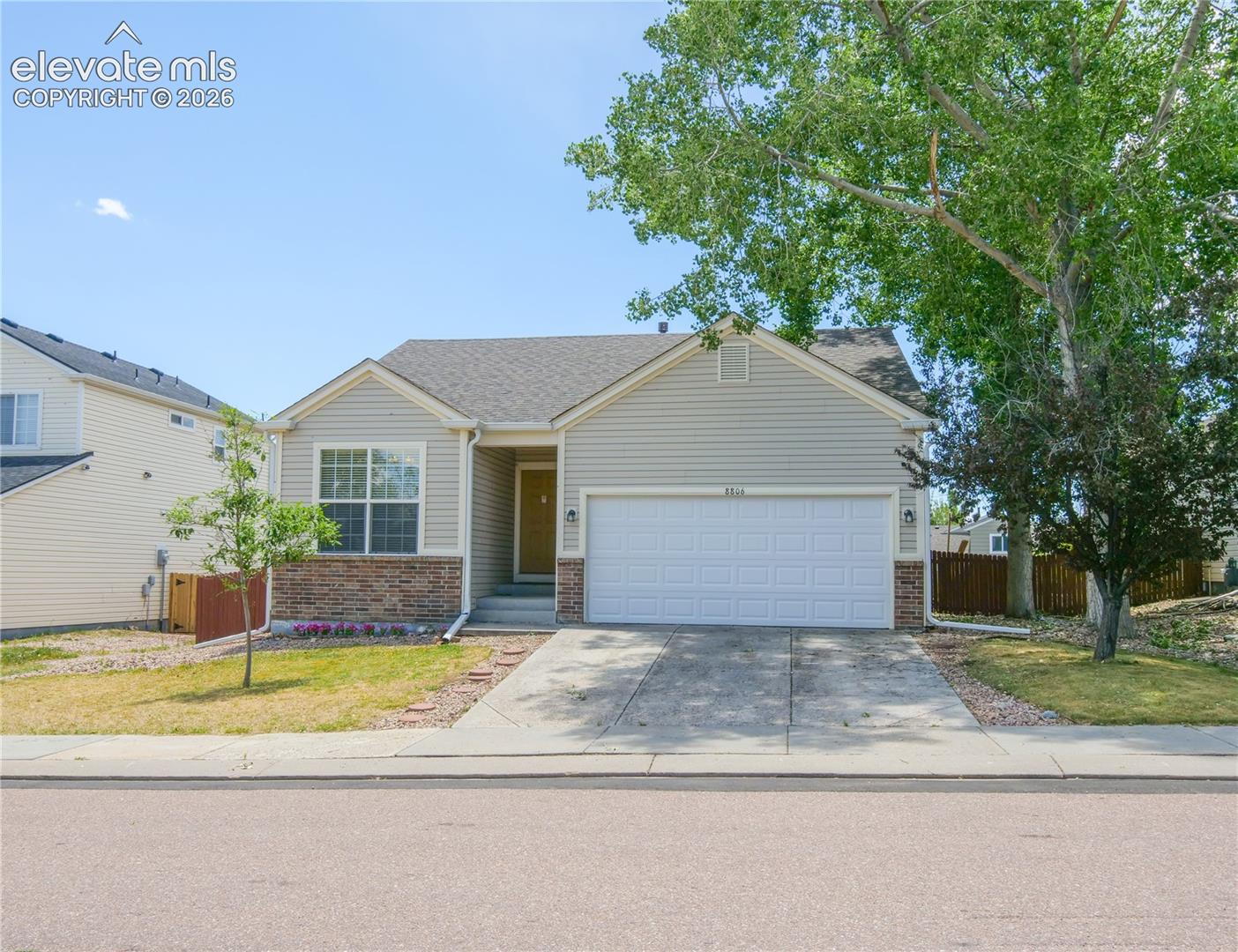 Listing photo 3 for 8806 Silver Glen Drive
