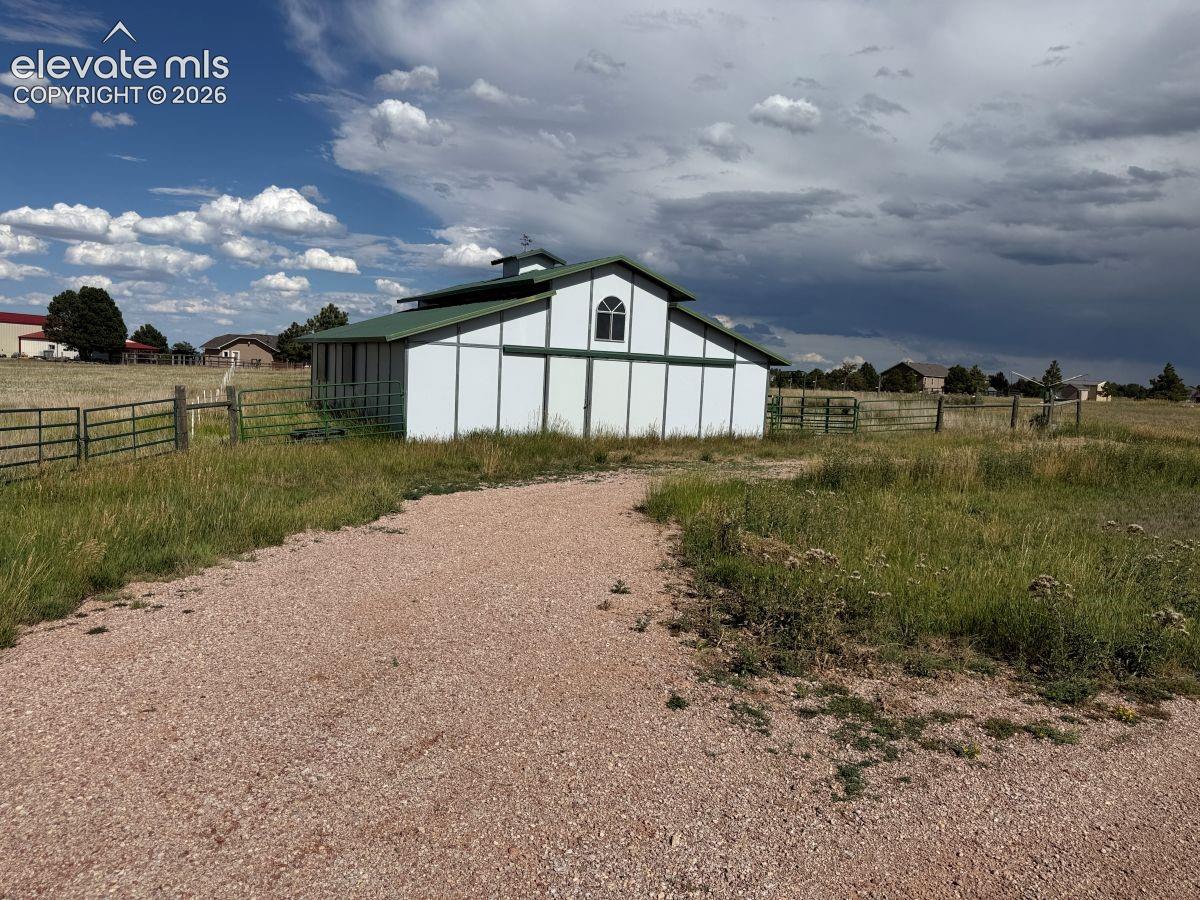 Listing photo 10 for 18165 Pinon Park Road
