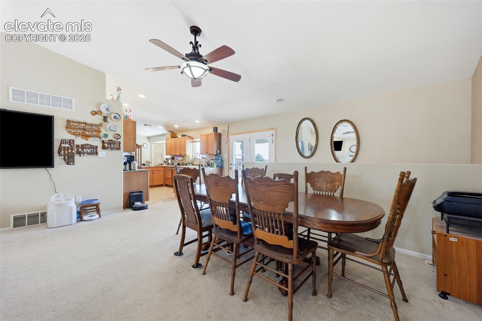 Listing photo 5 for 1286 N Ladonia Drive