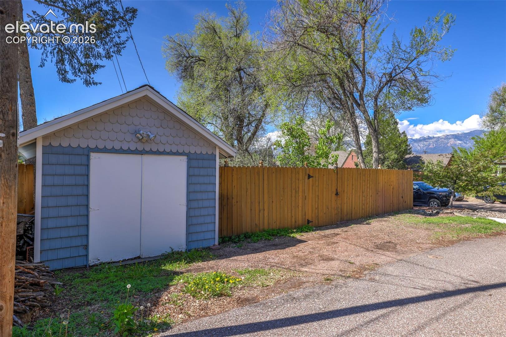 Listing photo 43 for 1302 E Platte Avenue