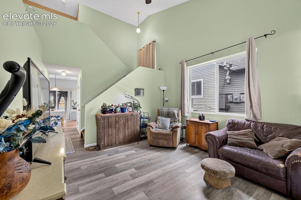 Listing photo 4 for 818 Hayloft Lane