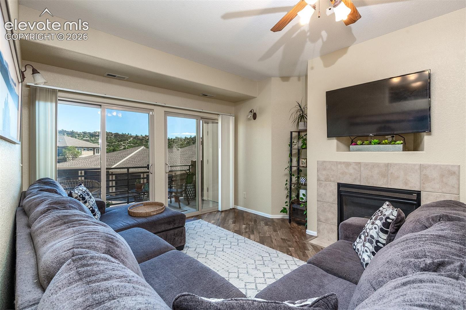 Listing photo 13 for 2085 Montura View 102