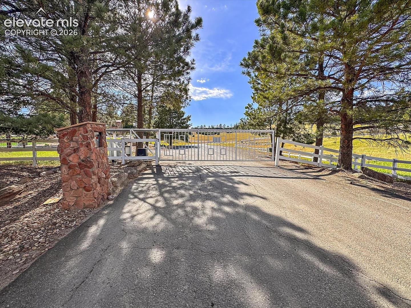 Listing photo 49 for 1175 Castle Pointe Drive