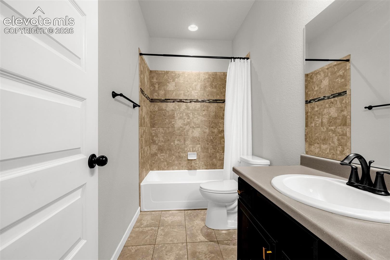 Listing photo 16 for 6898 Tullamore Drive