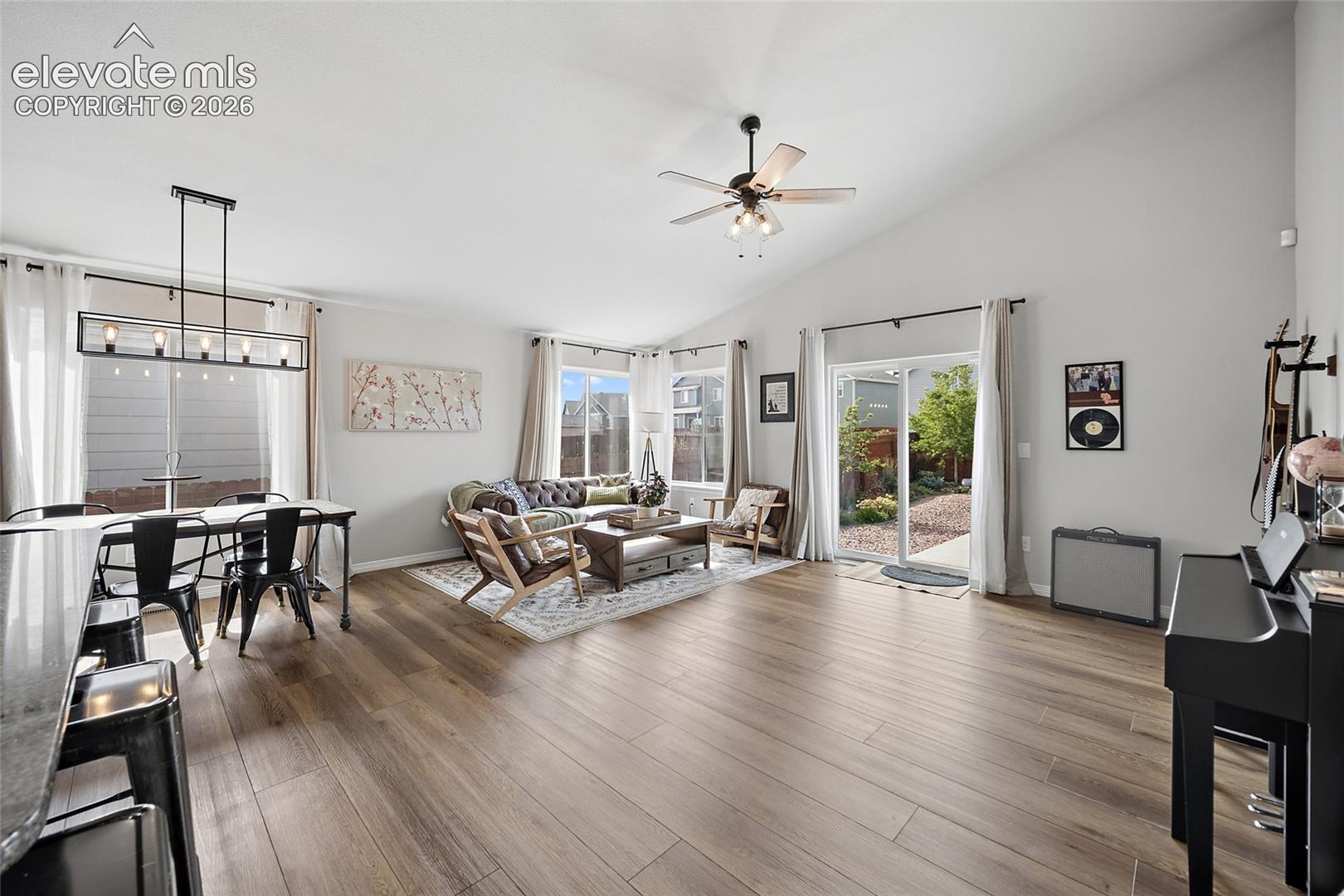Listing photo 12 for 9790 Vistas Park Drive