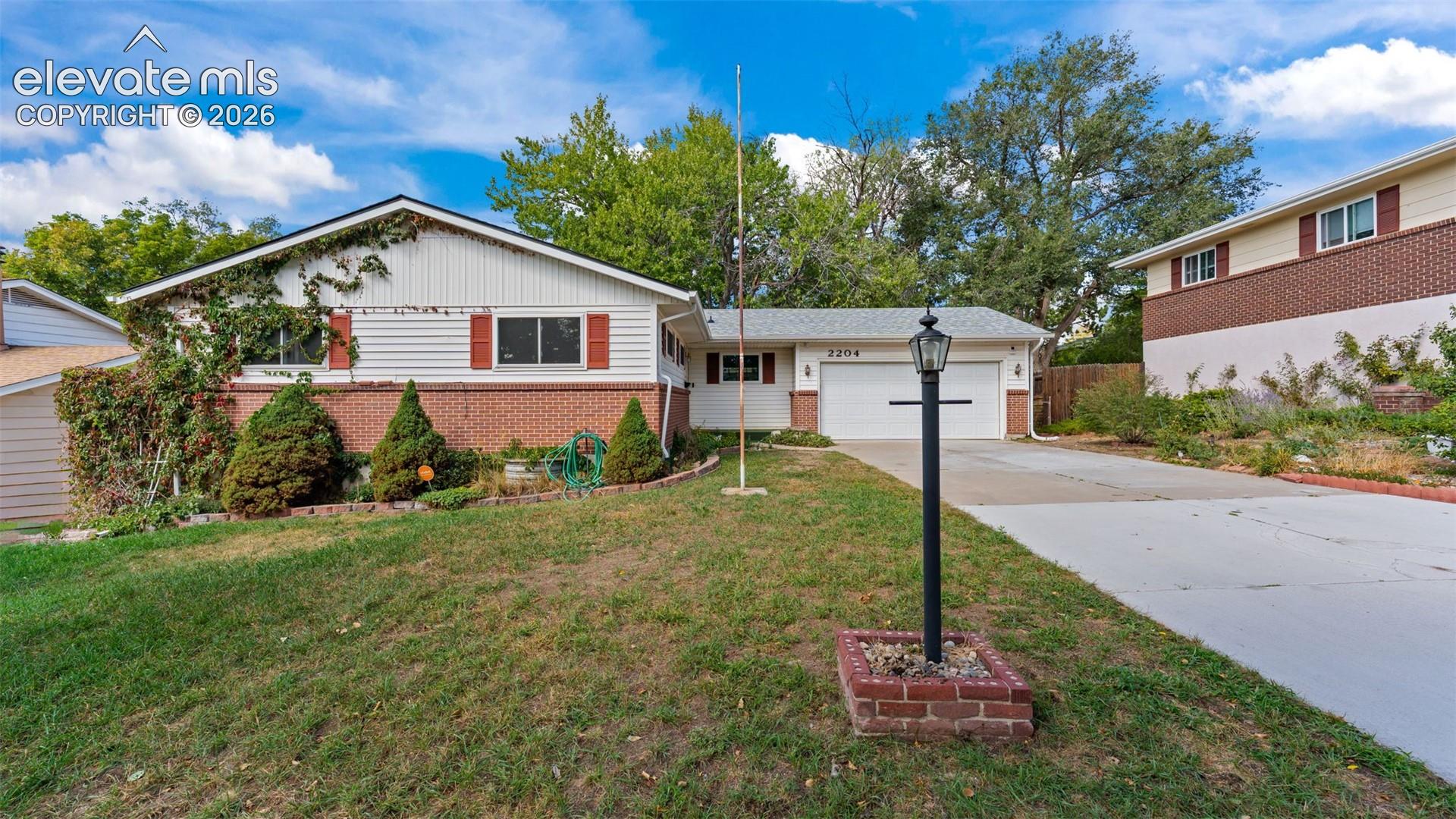 2204 Warwick Lane