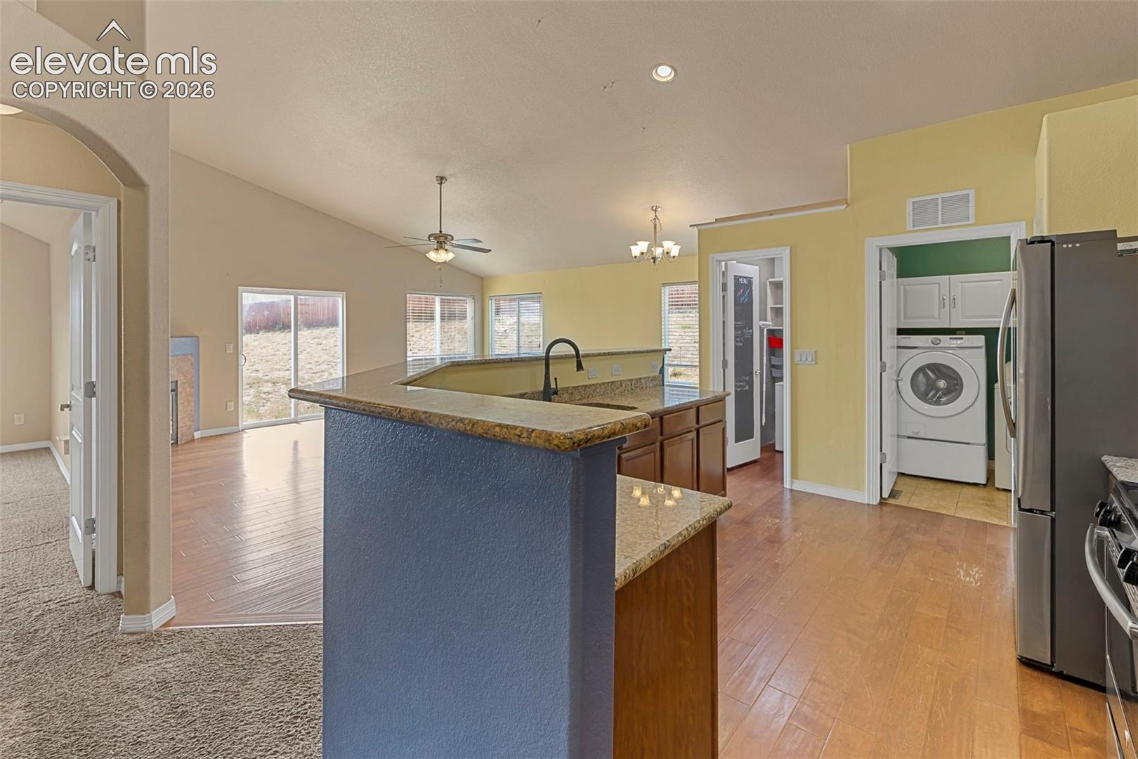 Listing photo 4 for 7794 Landover Lane