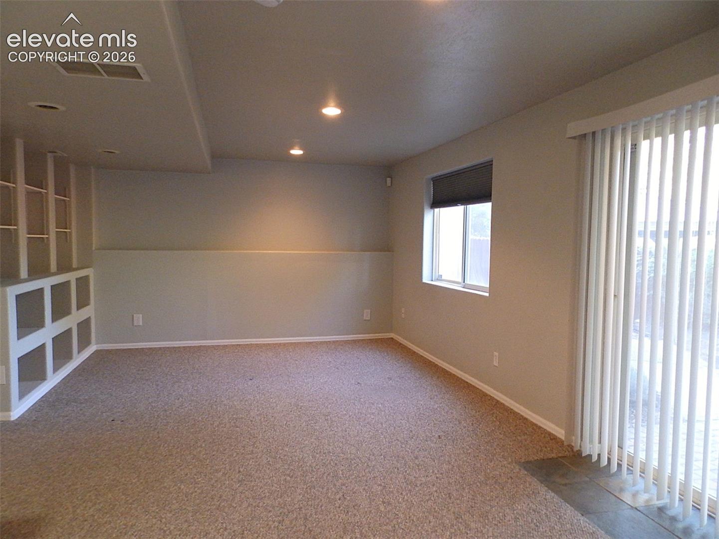 Listing photo 13 for 803 Ridgebury Place