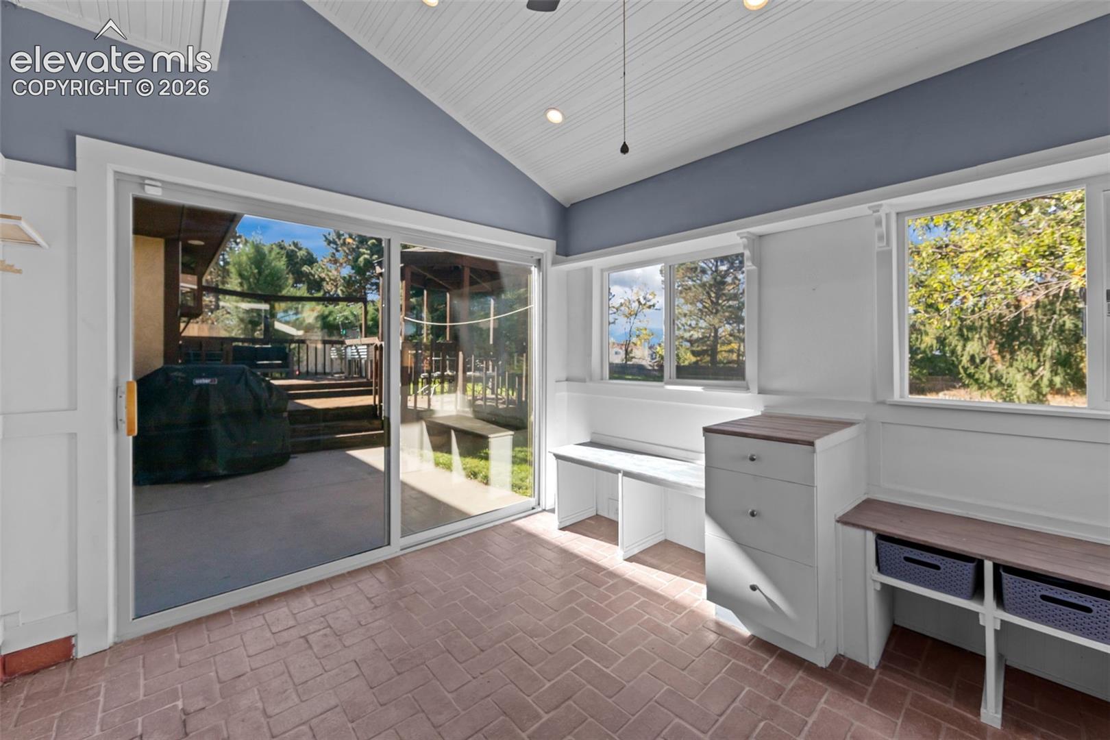 Listing photo 15 for 3025 Windjammer Drive