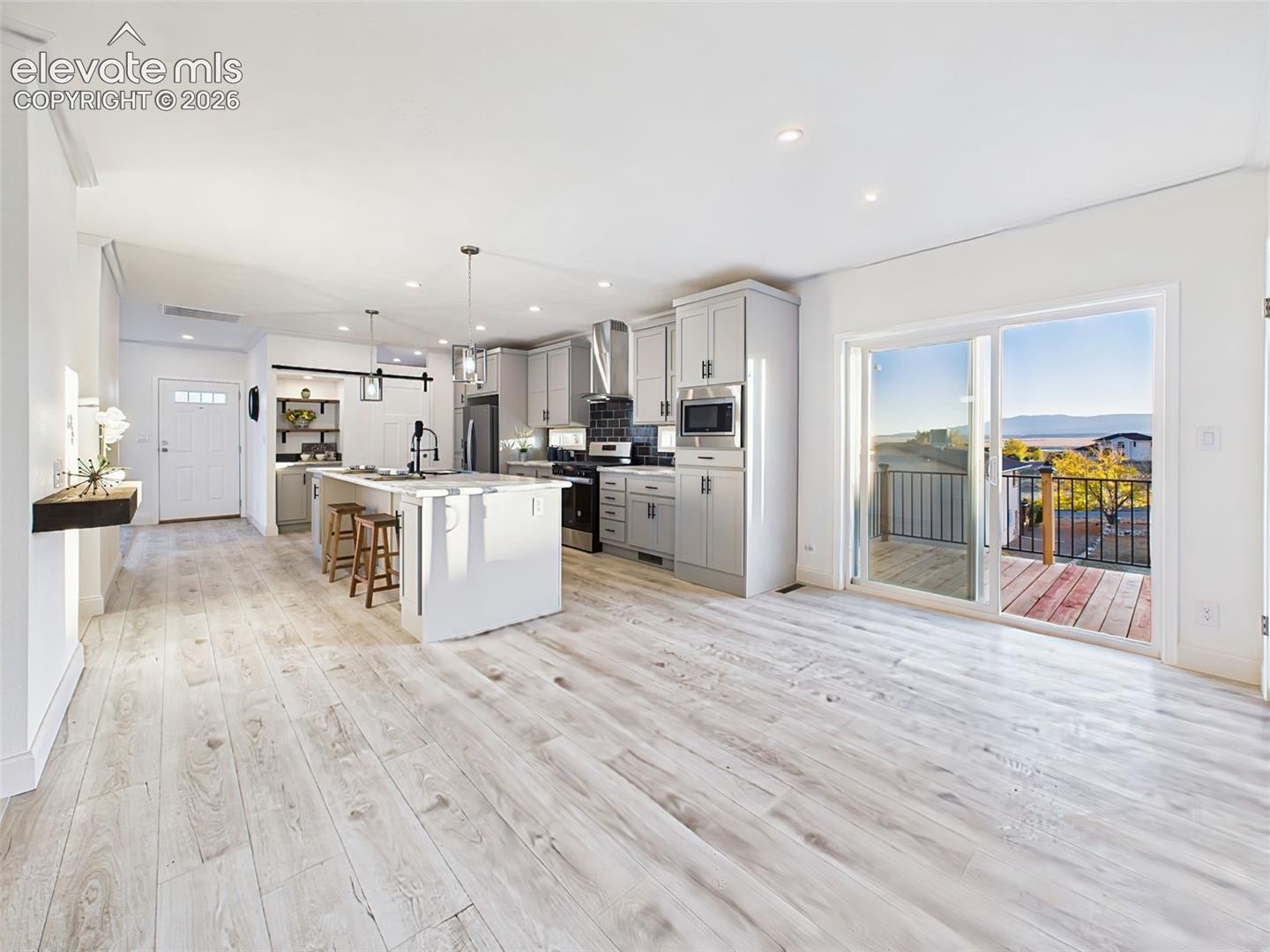 Listing photo 23 for 893 S Greenway Avenue
