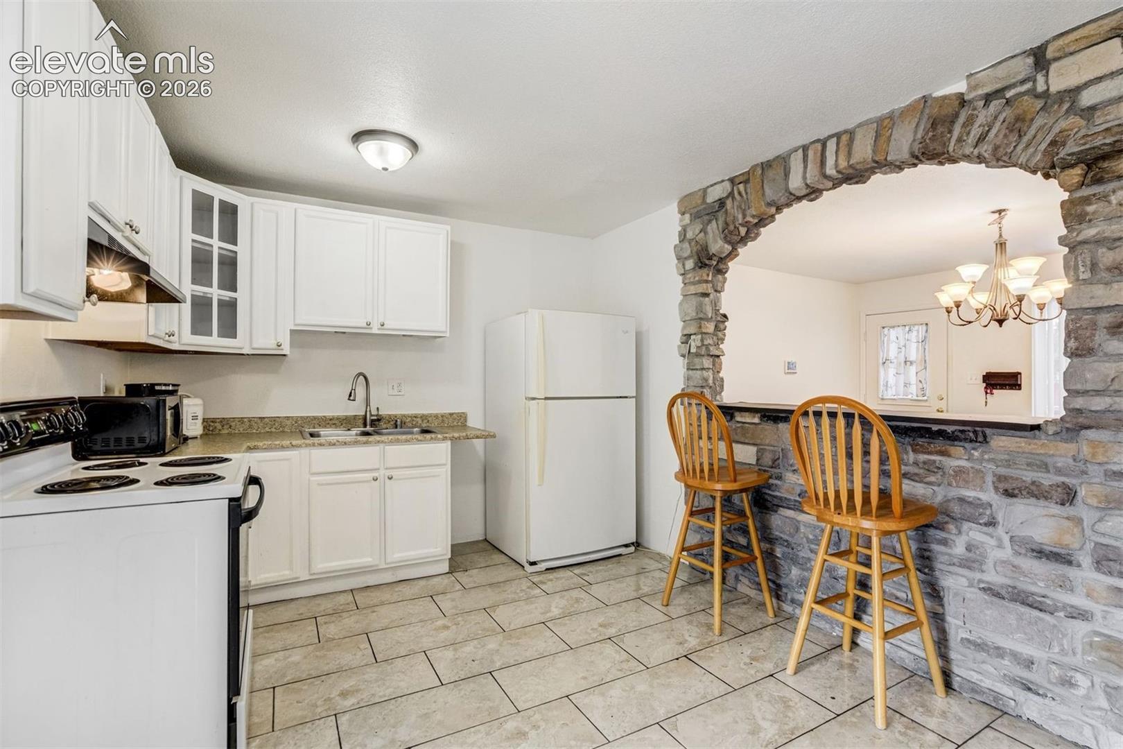 Listing photo 12 for 3415 Bridgewood Lane