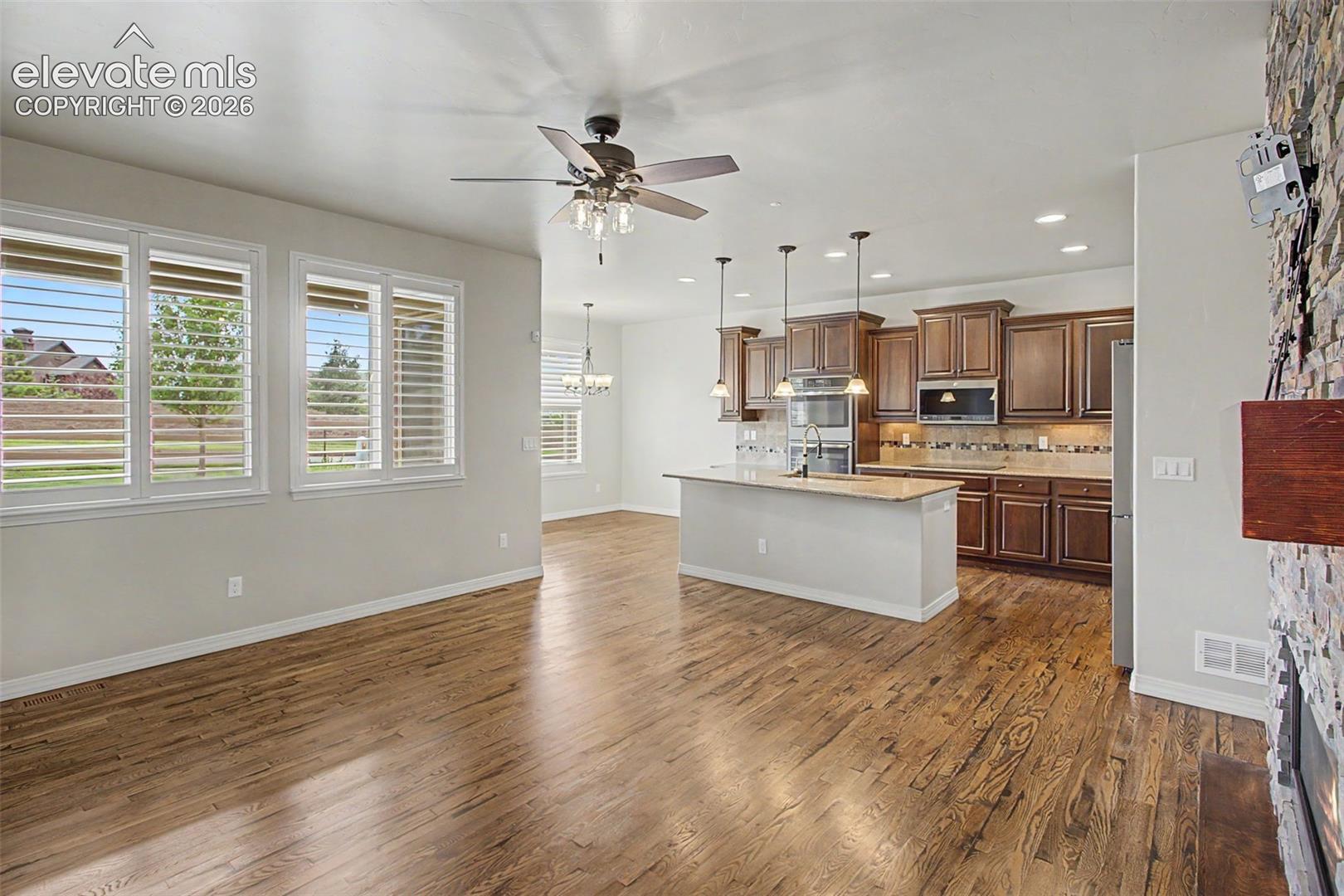 Listing photo 8 for 1906 Villa Creek Circle