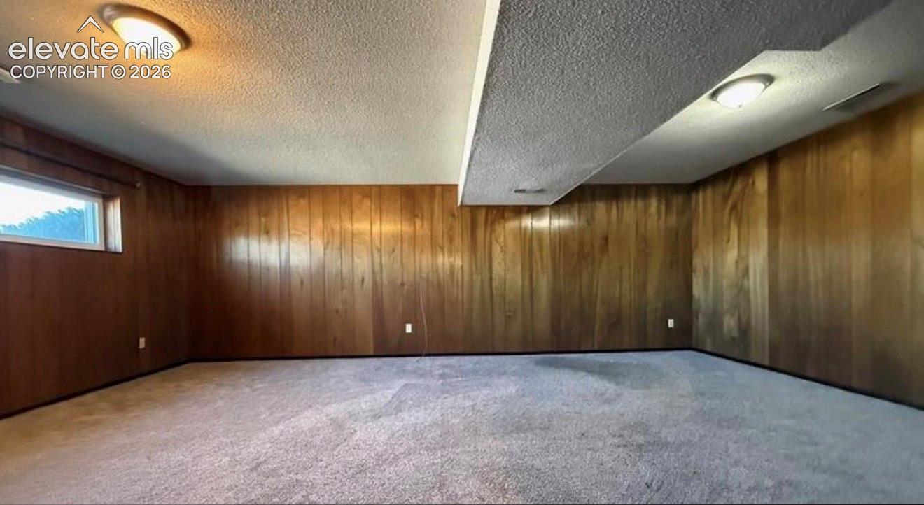 Listing photo 15 for 7 Echo Place
