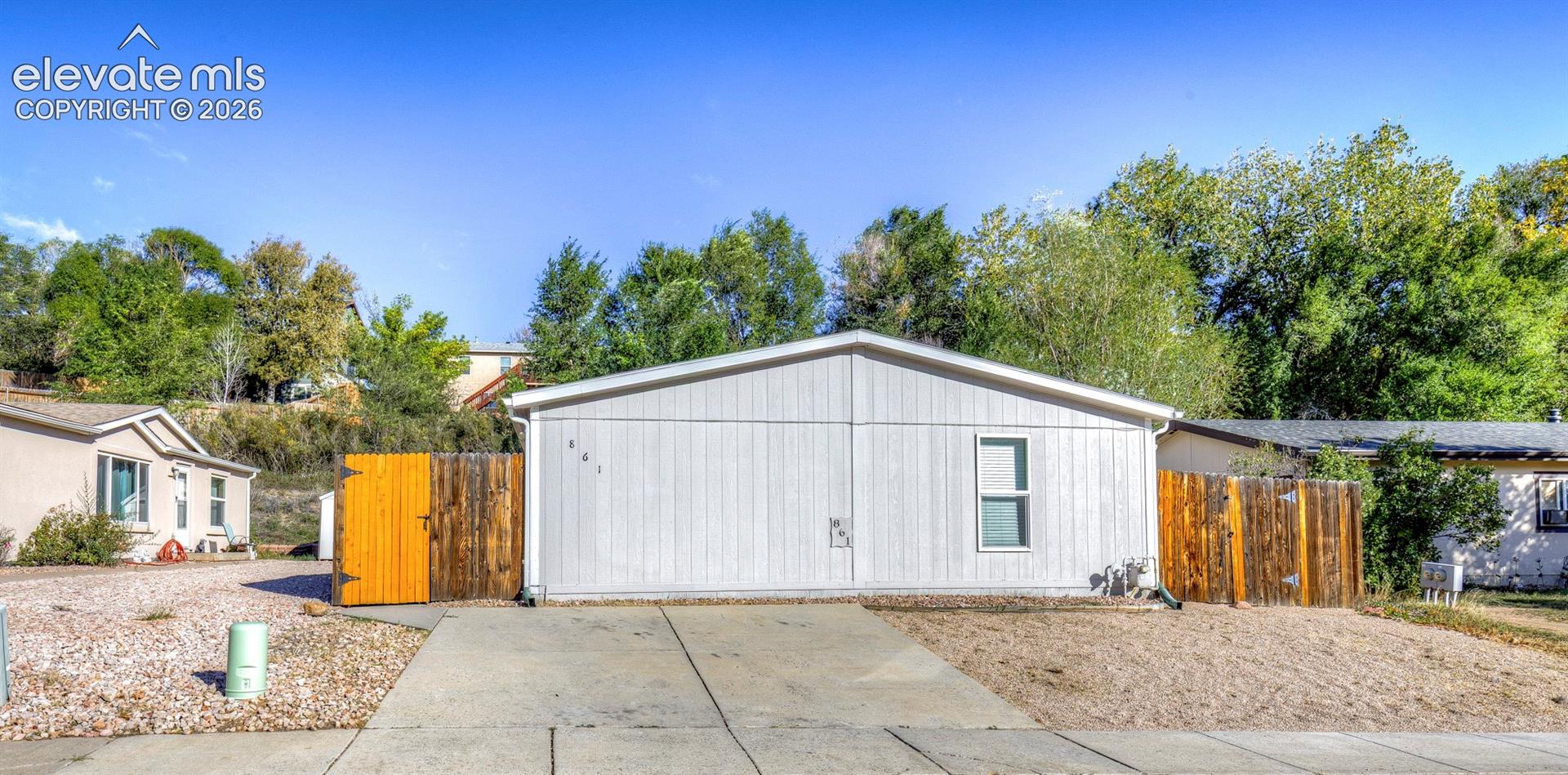 861 Desert Circle — listing photo