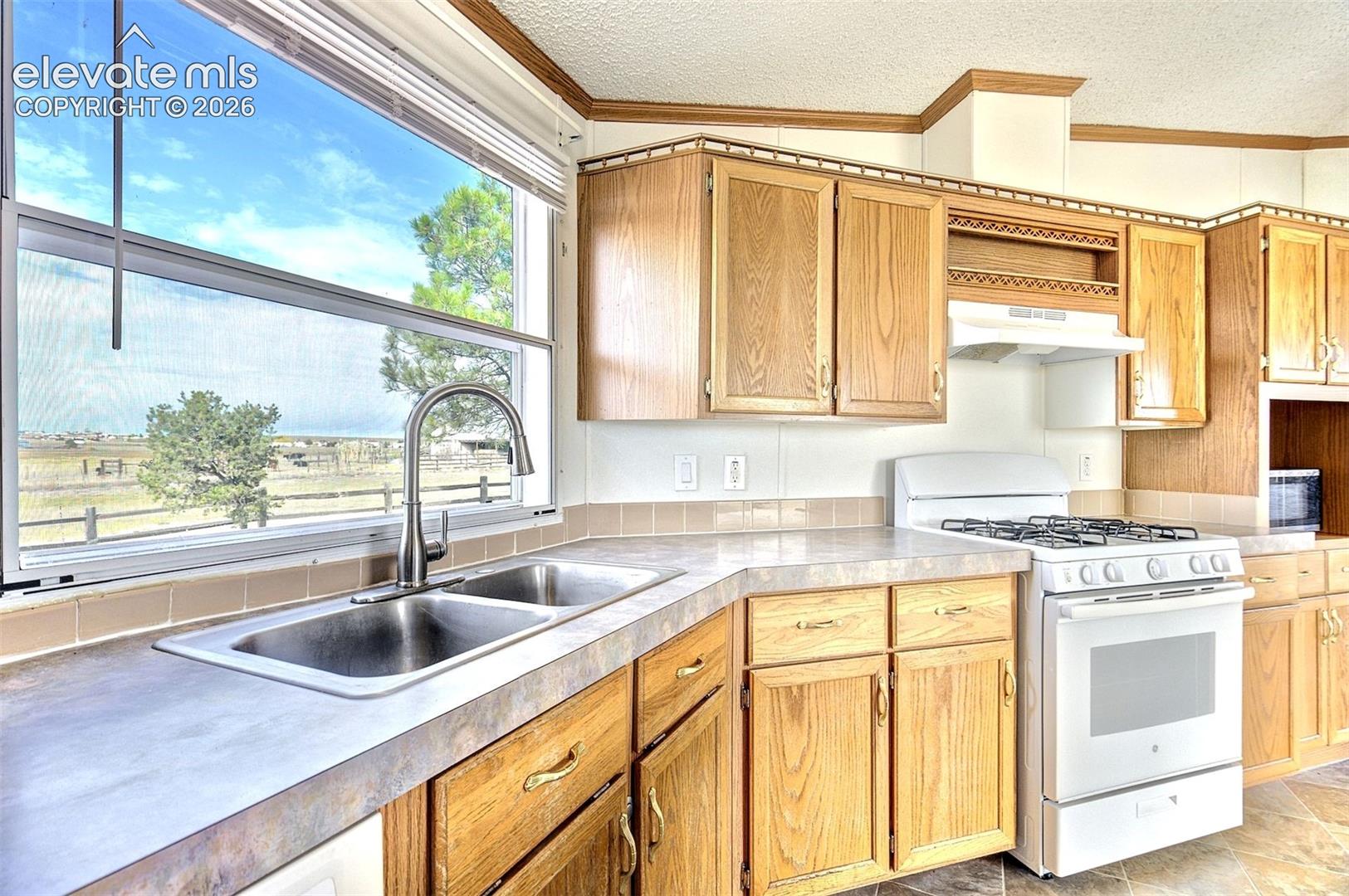 Listing photo 16 for 6375 Field View