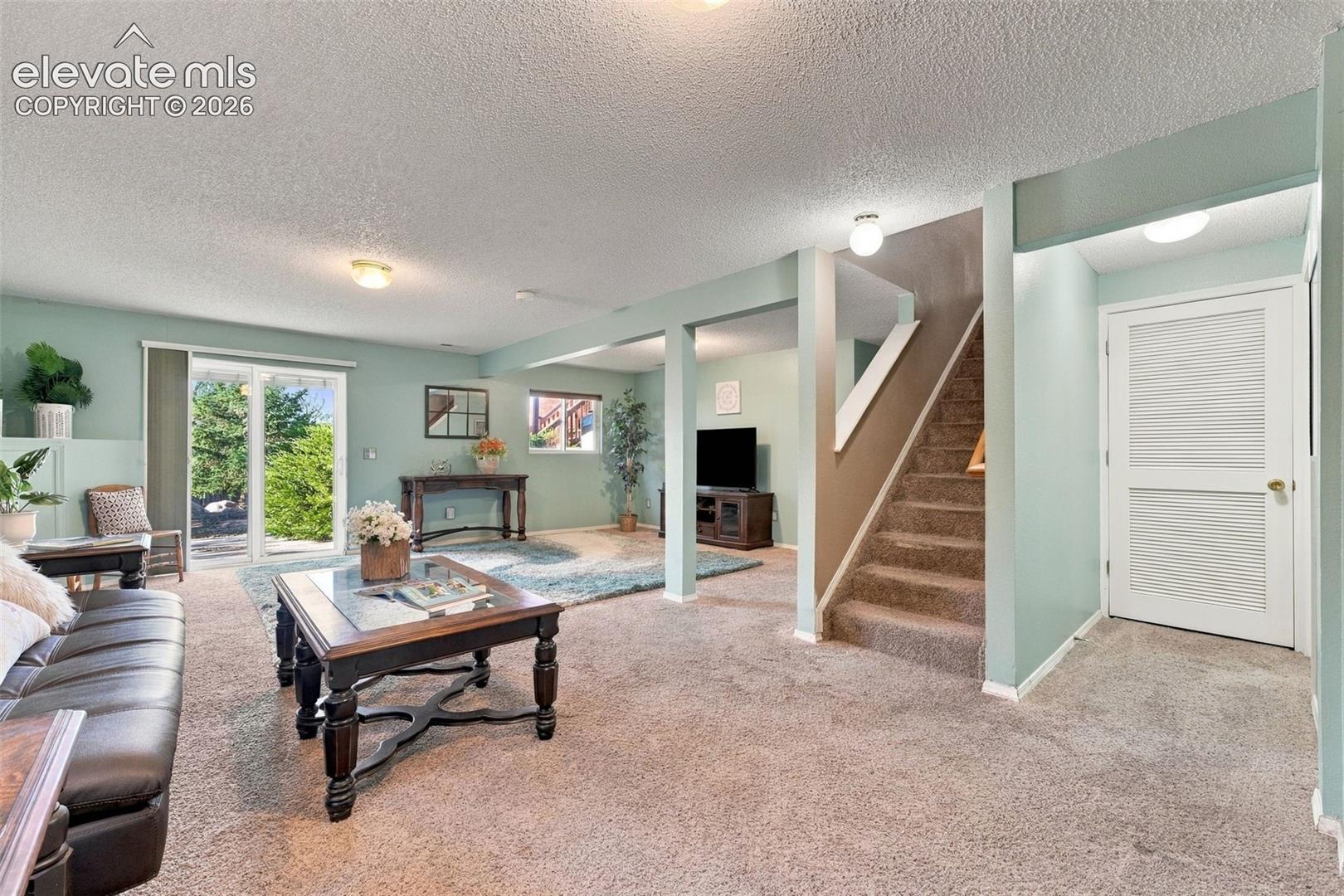 Listing photo 3 for 8140 Radcliff Drive