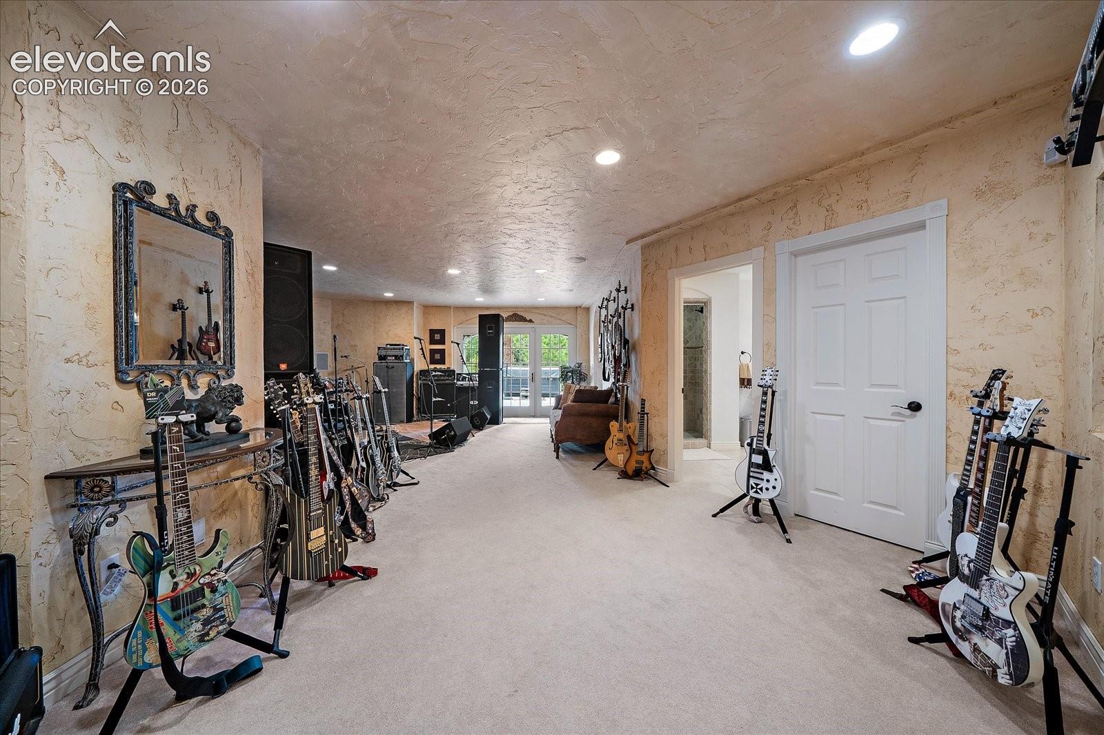 Listing photo 32 for 1175 Castle Pointe Drive