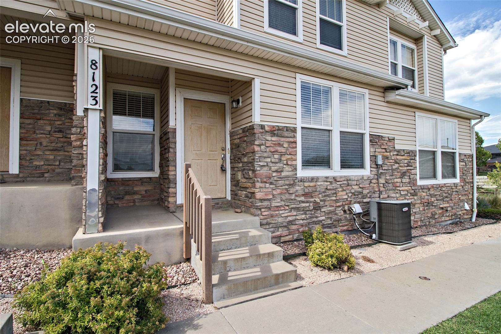 8123 Elk River View