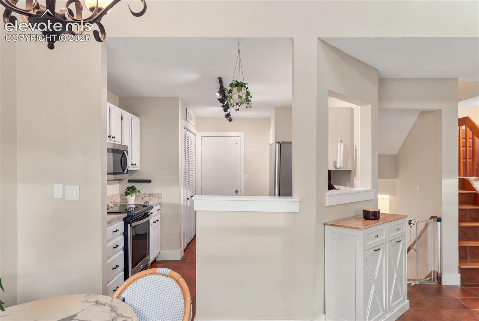 Listing photo 20 for 271 N Holcomb Circle